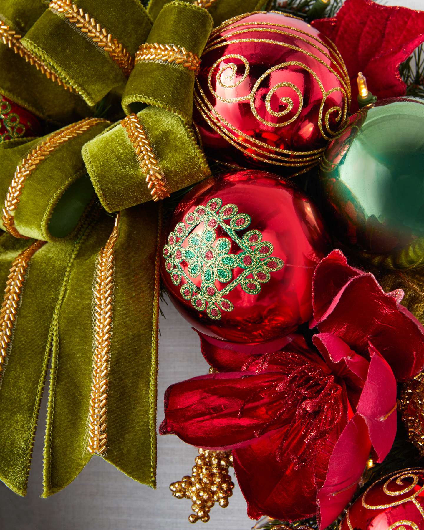 28" Outdoor Holiday Grandeur Wreath