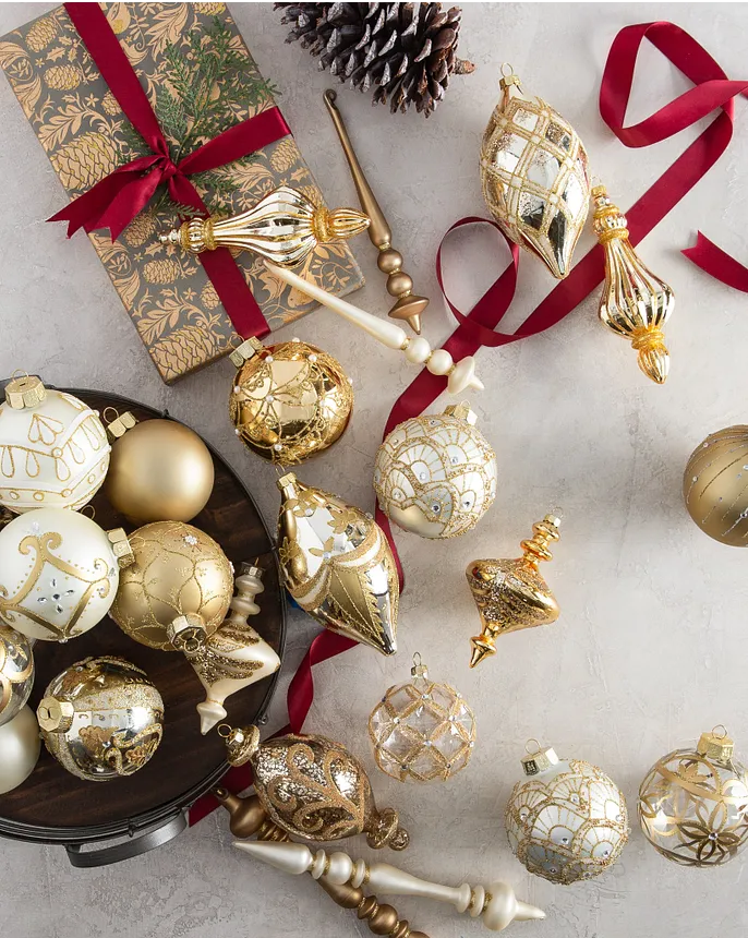 Whether you sort your ornaments by color or type, our ornament