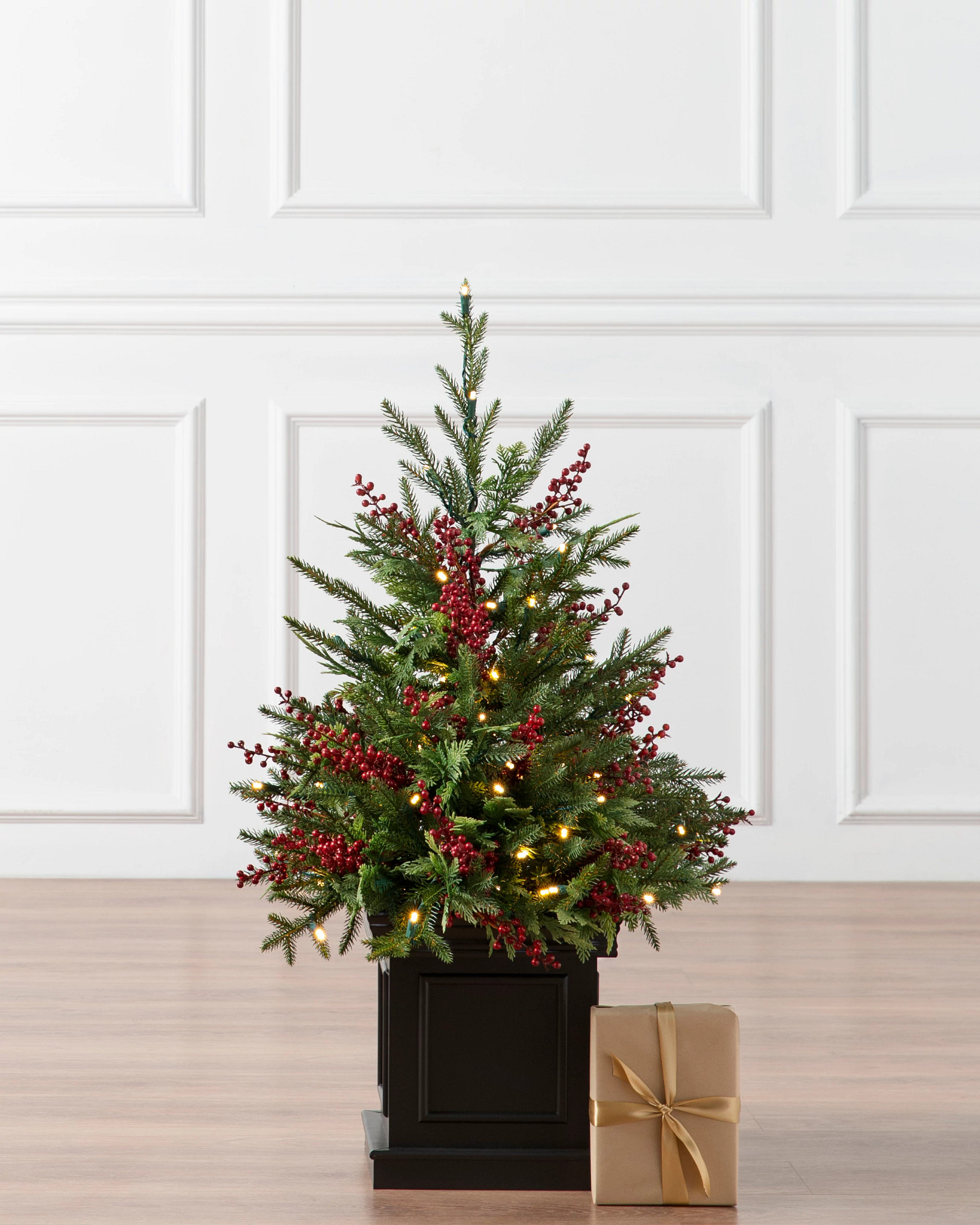 Outdoor Red Berry Evergreen Artificial Potted Trees