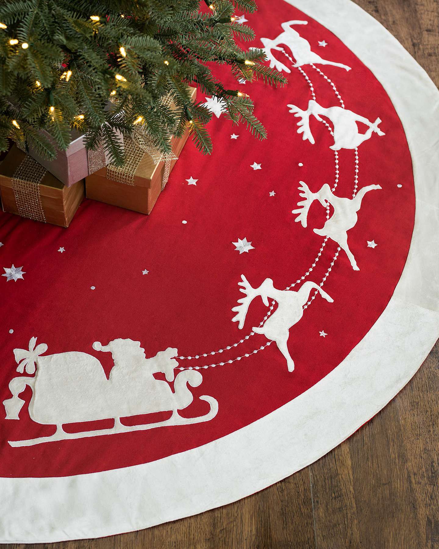 Balsam Hill Dashing Through The Snow Artificial Christmas Tree Skirt Closeup