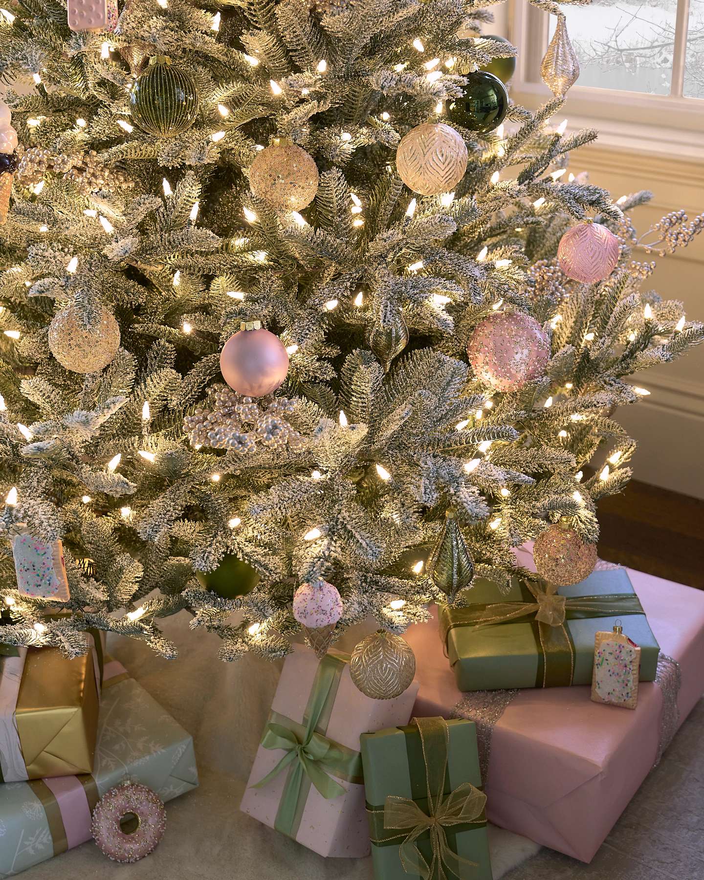 BH Frosted Nordmann Fir by Balsam Hill Lifestyle 20