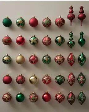 Klassisches Weihnachtskugel-Set Kronjuwelen aus Glas Klassisches Weihnachtskugel-Set Kronjuwelen aus Glas