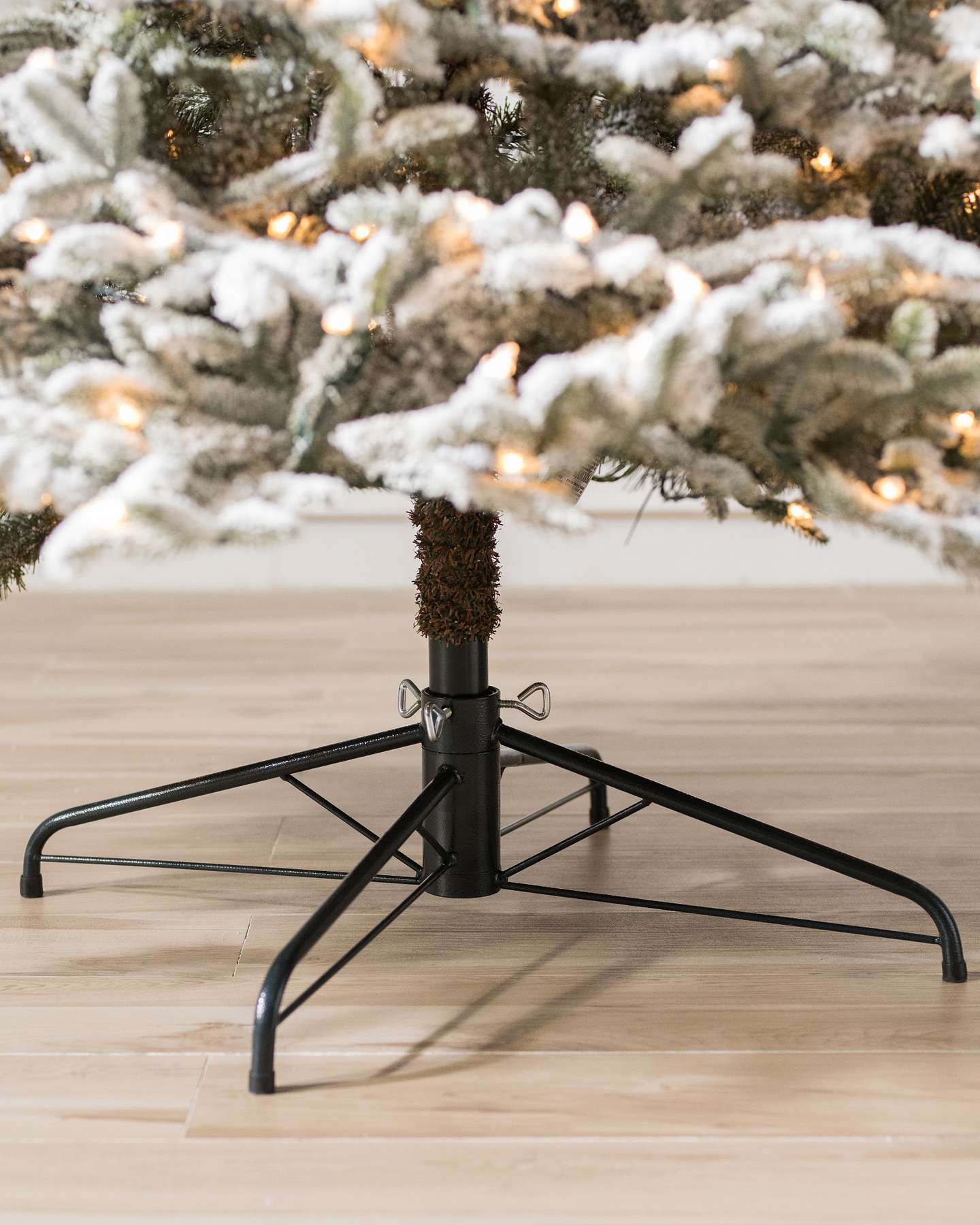 Balsam Hill Frosted Fraser Fir Artificial Christmas Tree Stand Special Feature