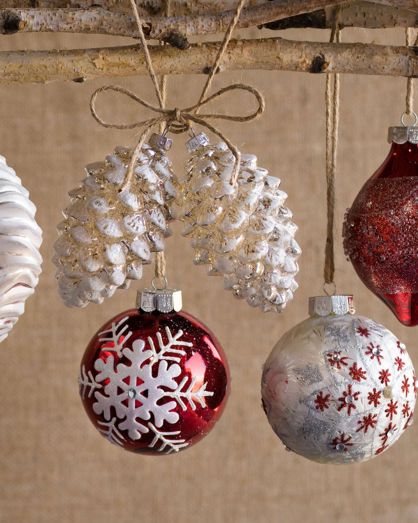 Balsam Hill Set de boules de Noël Scandinavie rouges et blanches