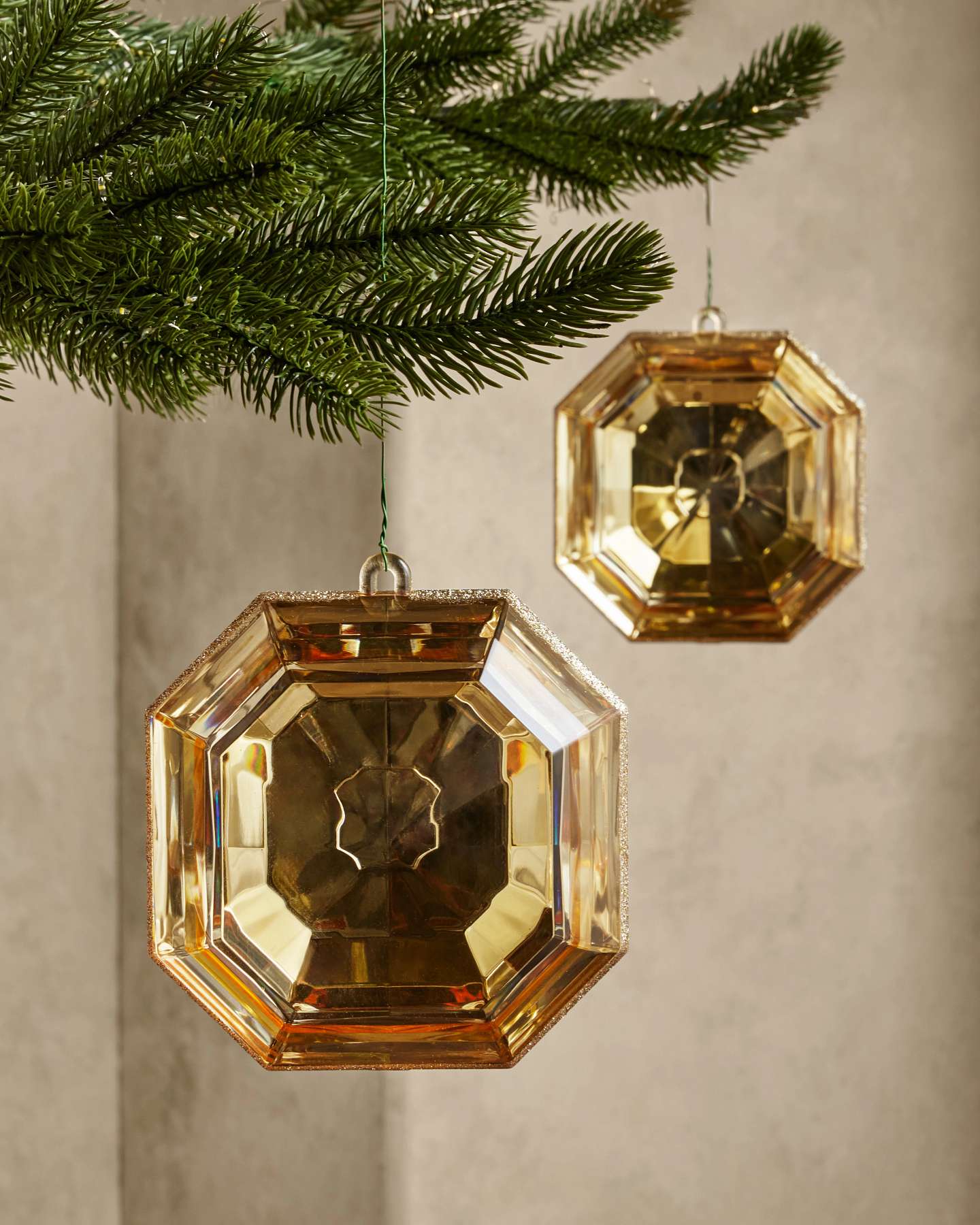 Balsam Hill Champagne Jewel Shatter Resistant Artificial Christmas Ornament Set Detail