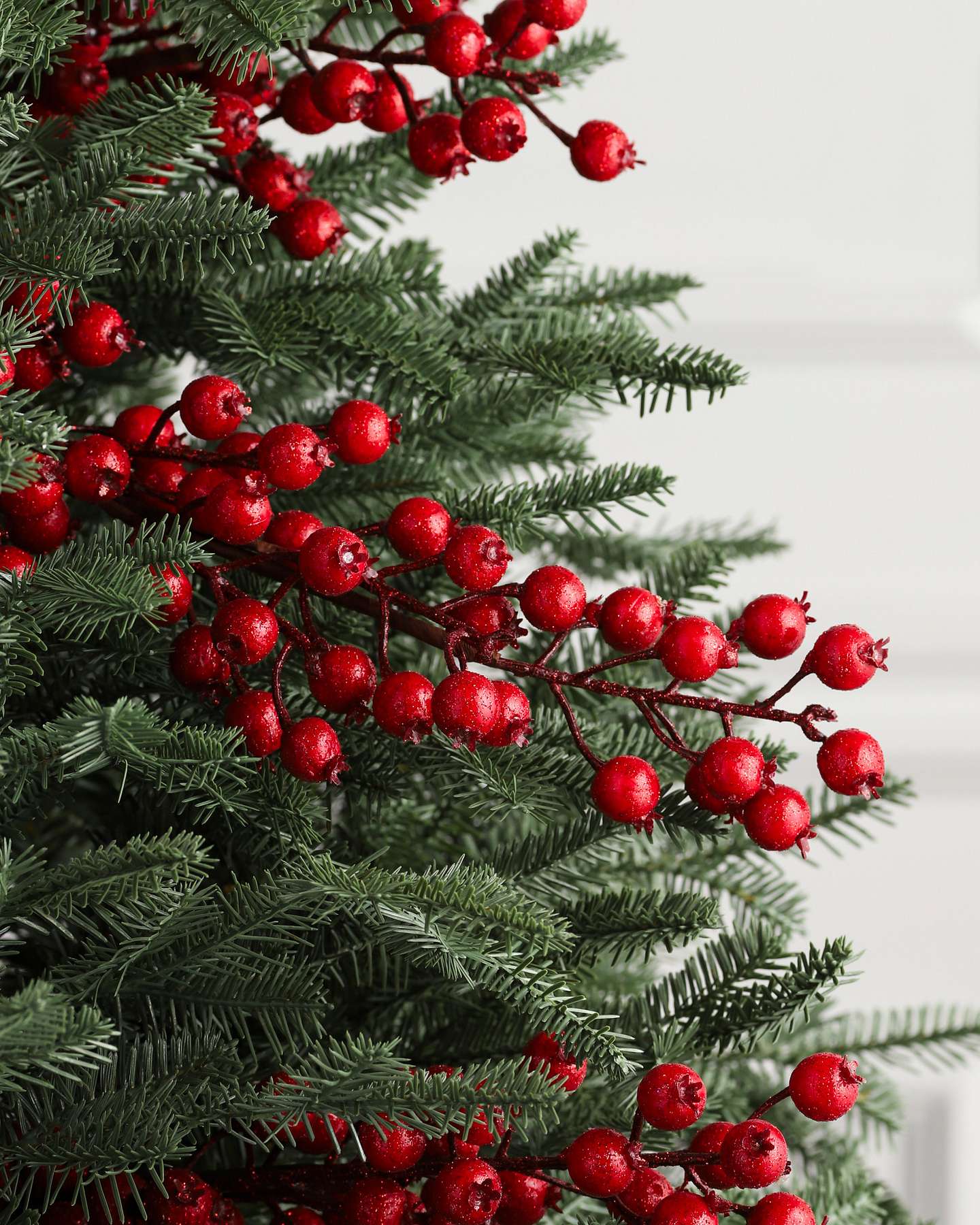 Balsam Hill Große rote Beerenzweige | Traditioneller Weihnachtscharme