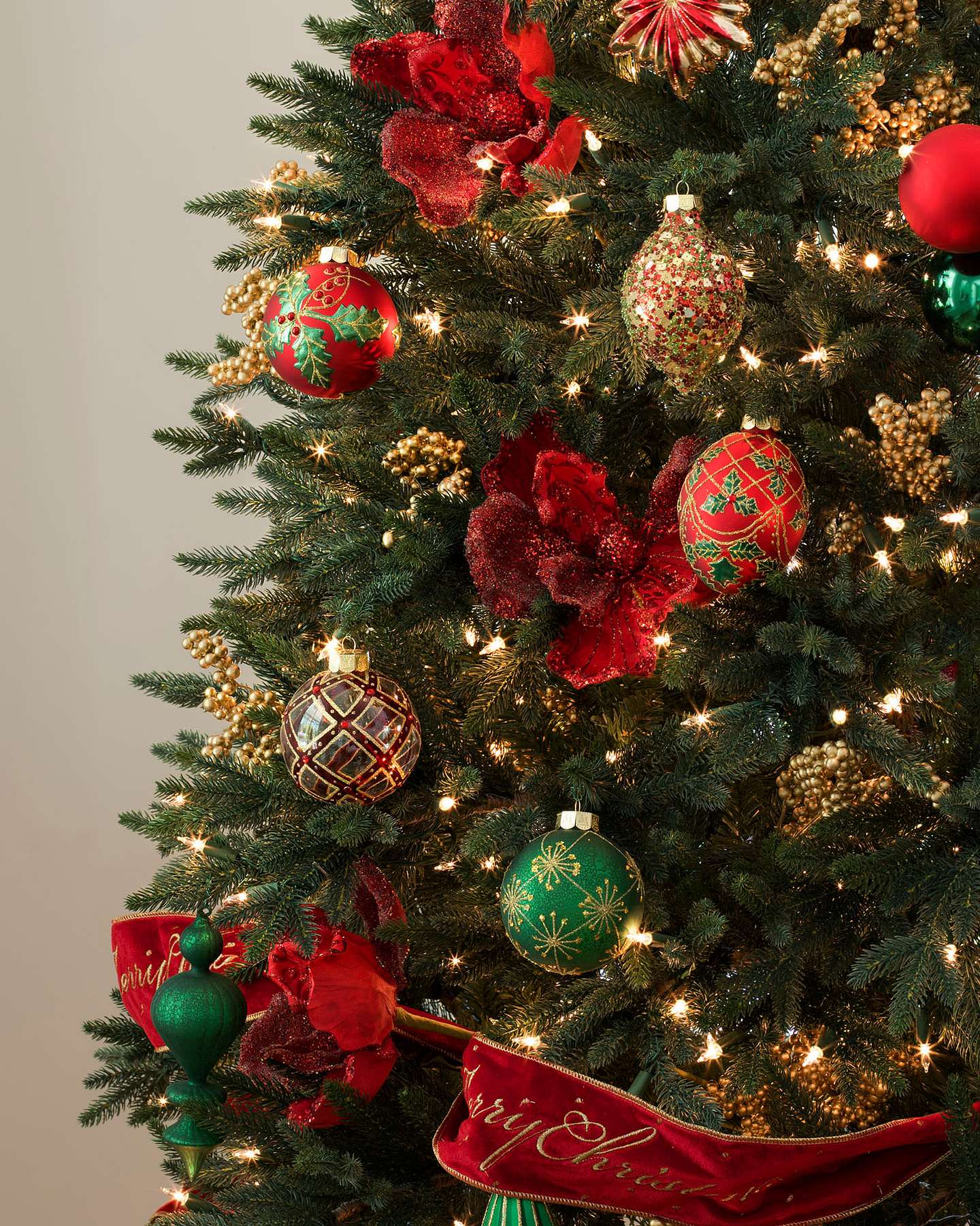 Balsam Hill Christmas Cheer Christmas Ornament Set Lifestyle Display