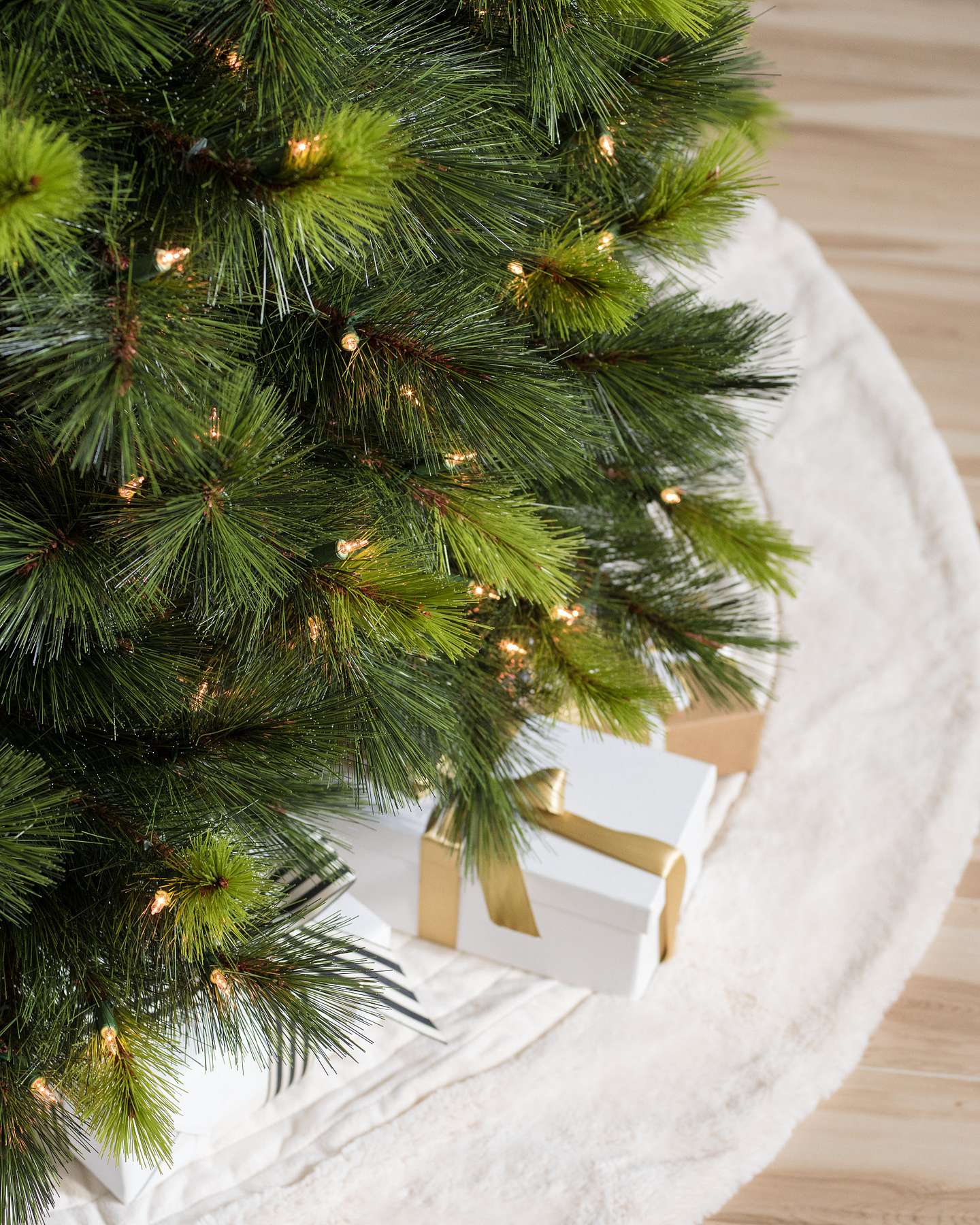 Balsam Hill Scotch Pine Artificial Christmas Tree Lifestyle Alternate