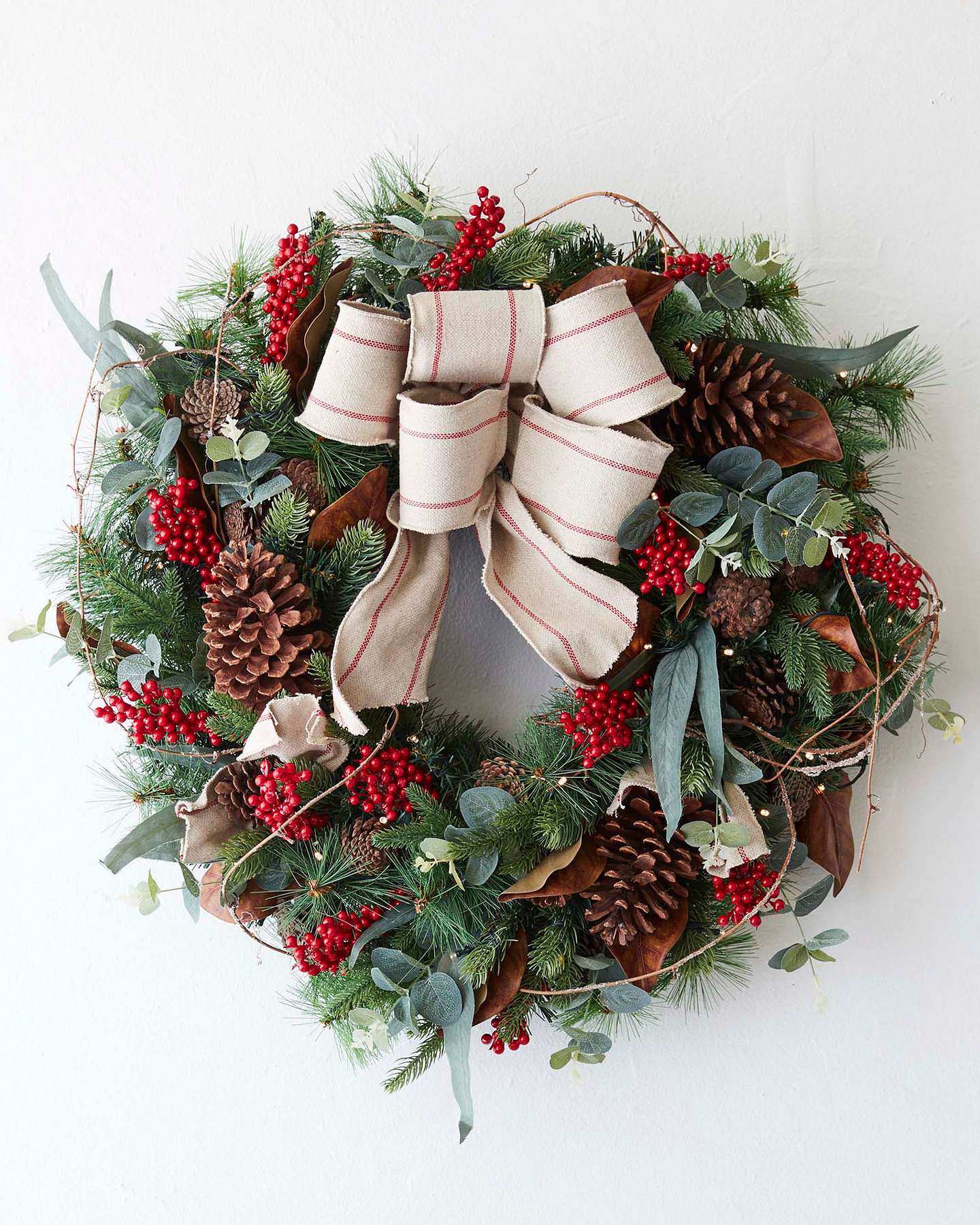 Balsam Hill Farmhouse Artificial Christmas Wreath 28-Inch LED Clear Full Display