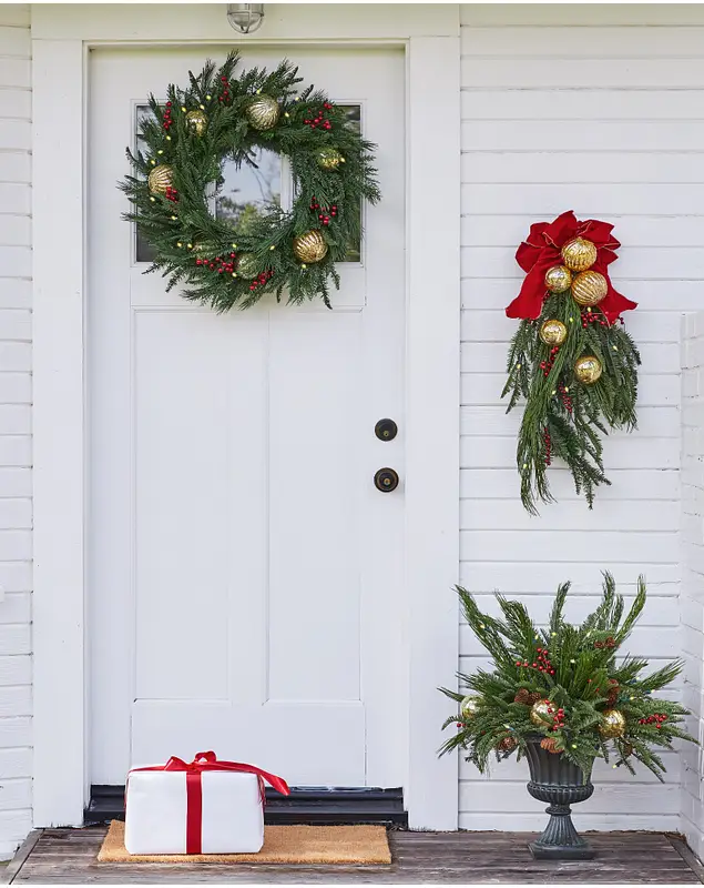 Pine Peak Holiday Wreath LED Clear 28 Inches by Balsam Hill Lifestyle 10