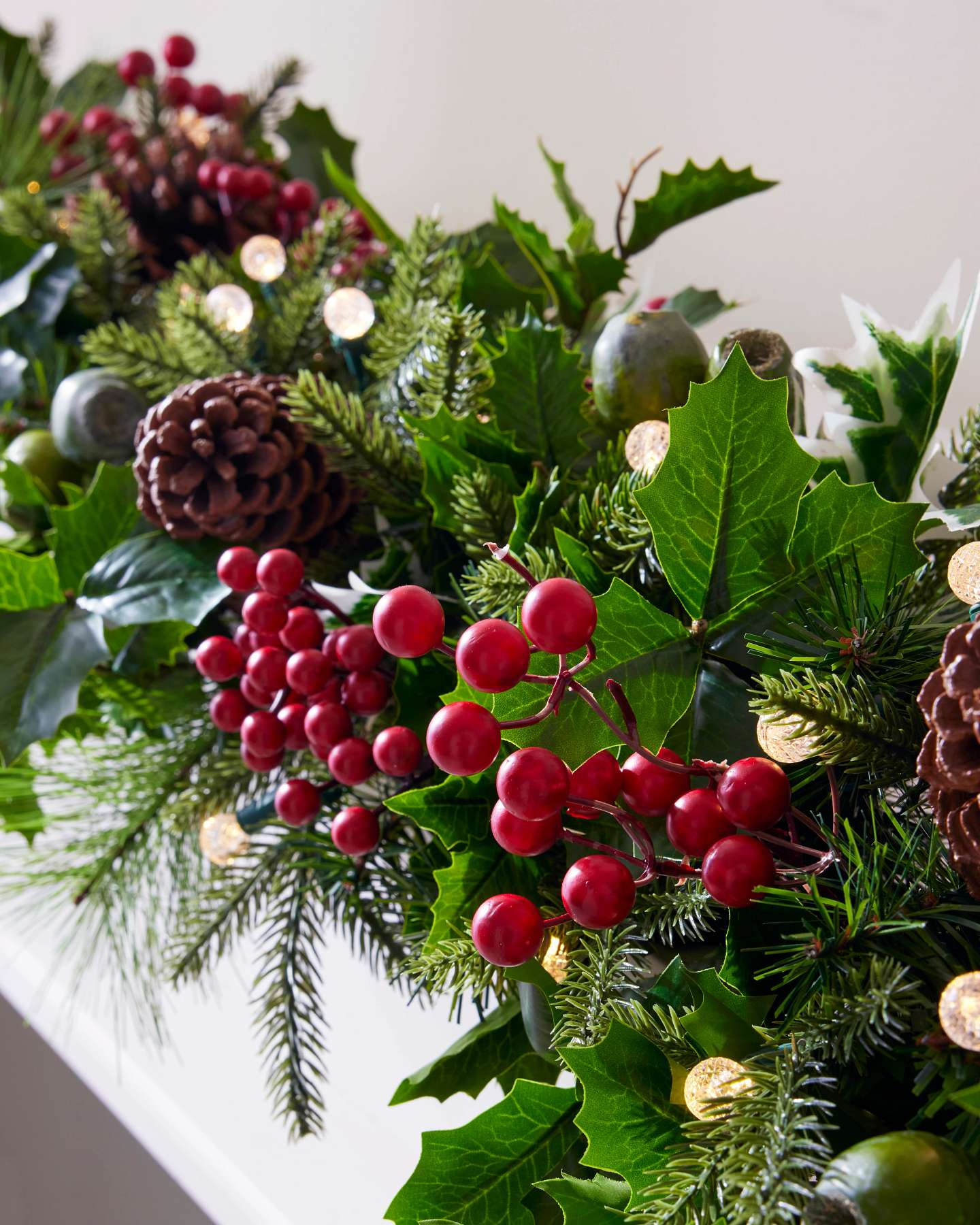 10' Holly Berry Garland