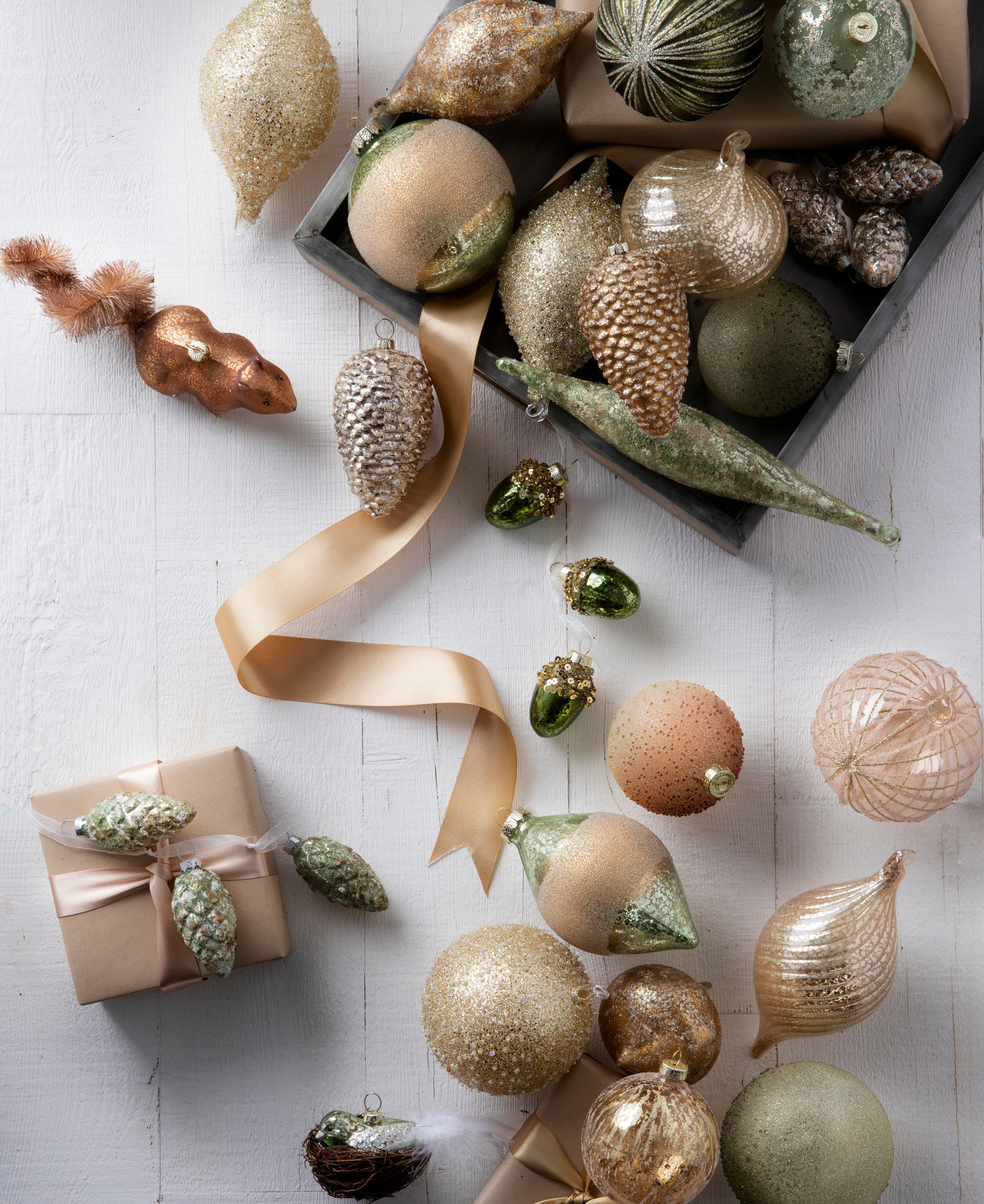 Set of forest-themed Christmas ornaments