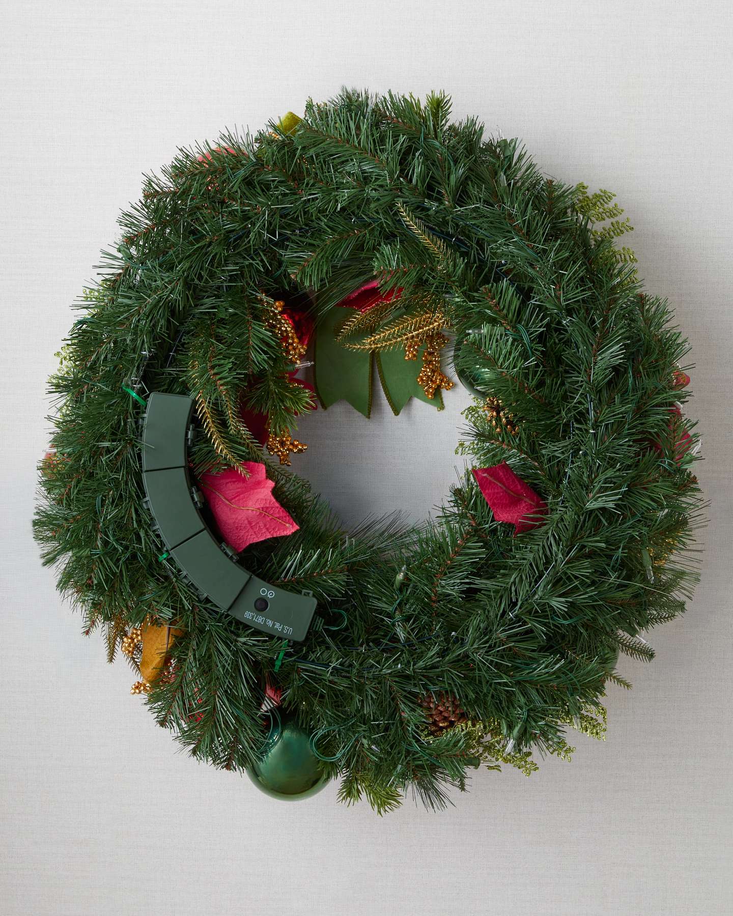 28" Outdoor Holiday Grandeur Wreath