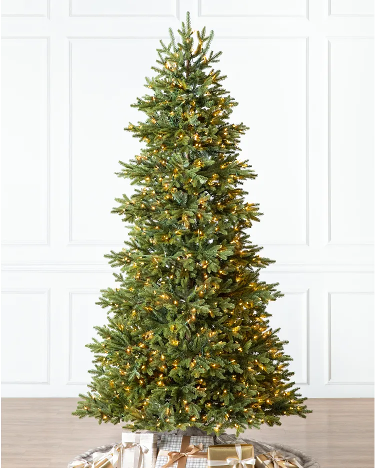 File:Balsam-Hill-artificial-Christmas-tree.jpg - Wikipedia