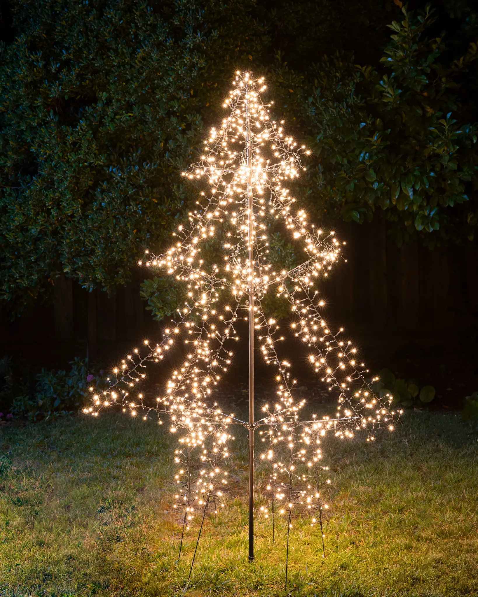 dokumentarfilm emulering Salg Outdoor Cluster Light Artificial Christmas Tree | Balsam Hill