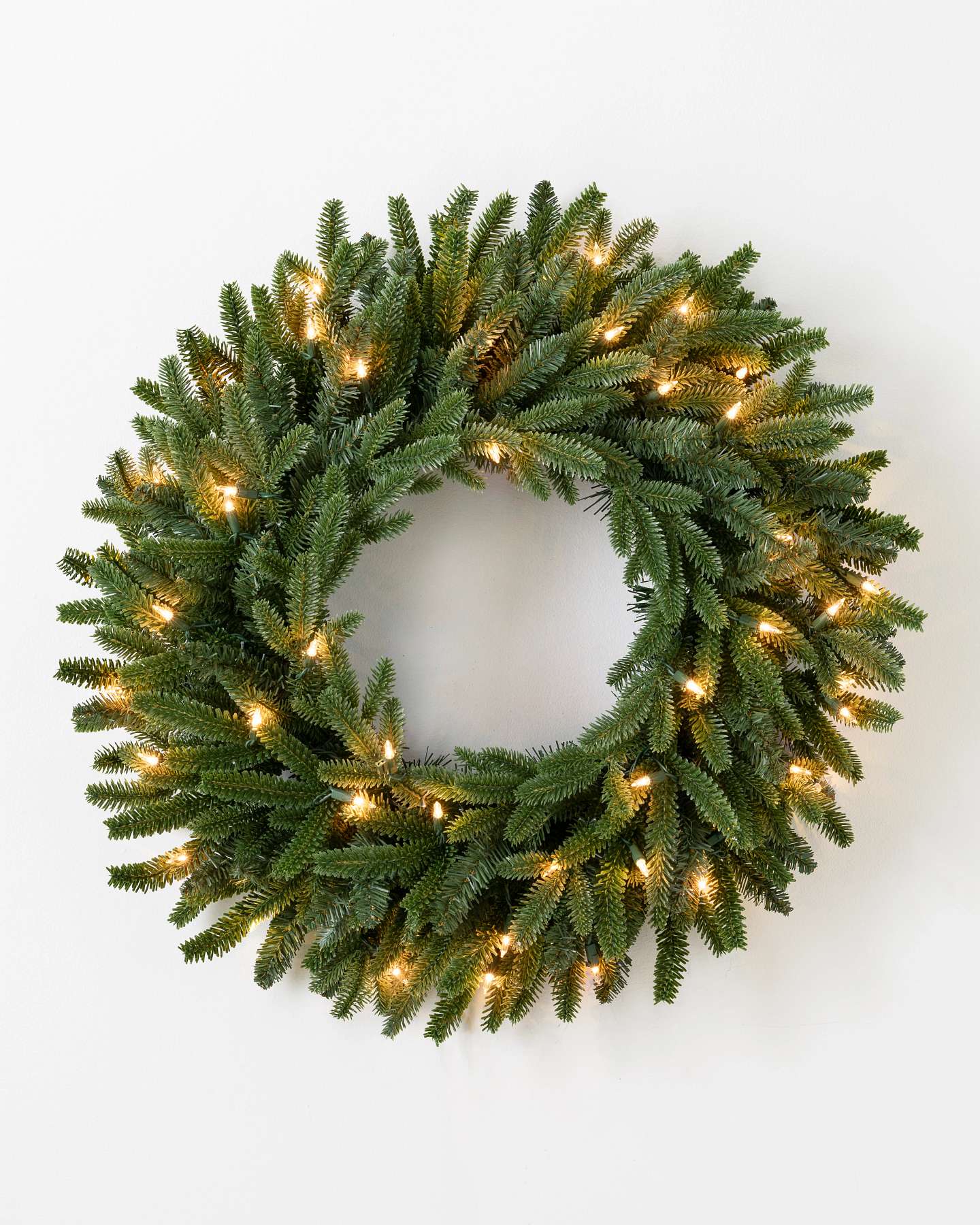Couronne de Noël artificielle en sapin Fraser de Balsam Hill, 26 po, lumières DEL transparentes