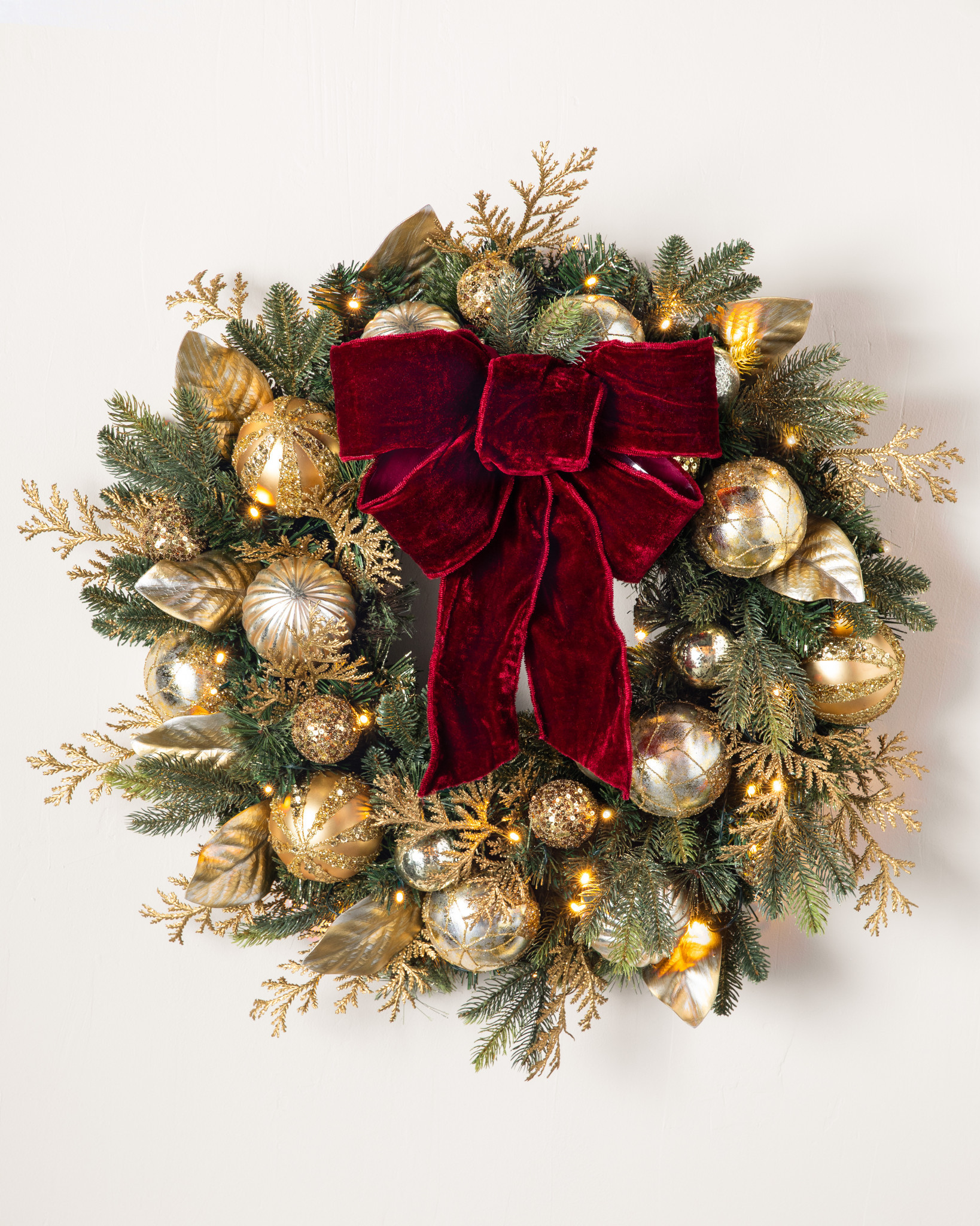  Gold Wreath クリスマスリース インテリアぬいぐるみ 22 Inch Artificial Christmas Wreath, Pre-Lit Xmas Wreath with Ball