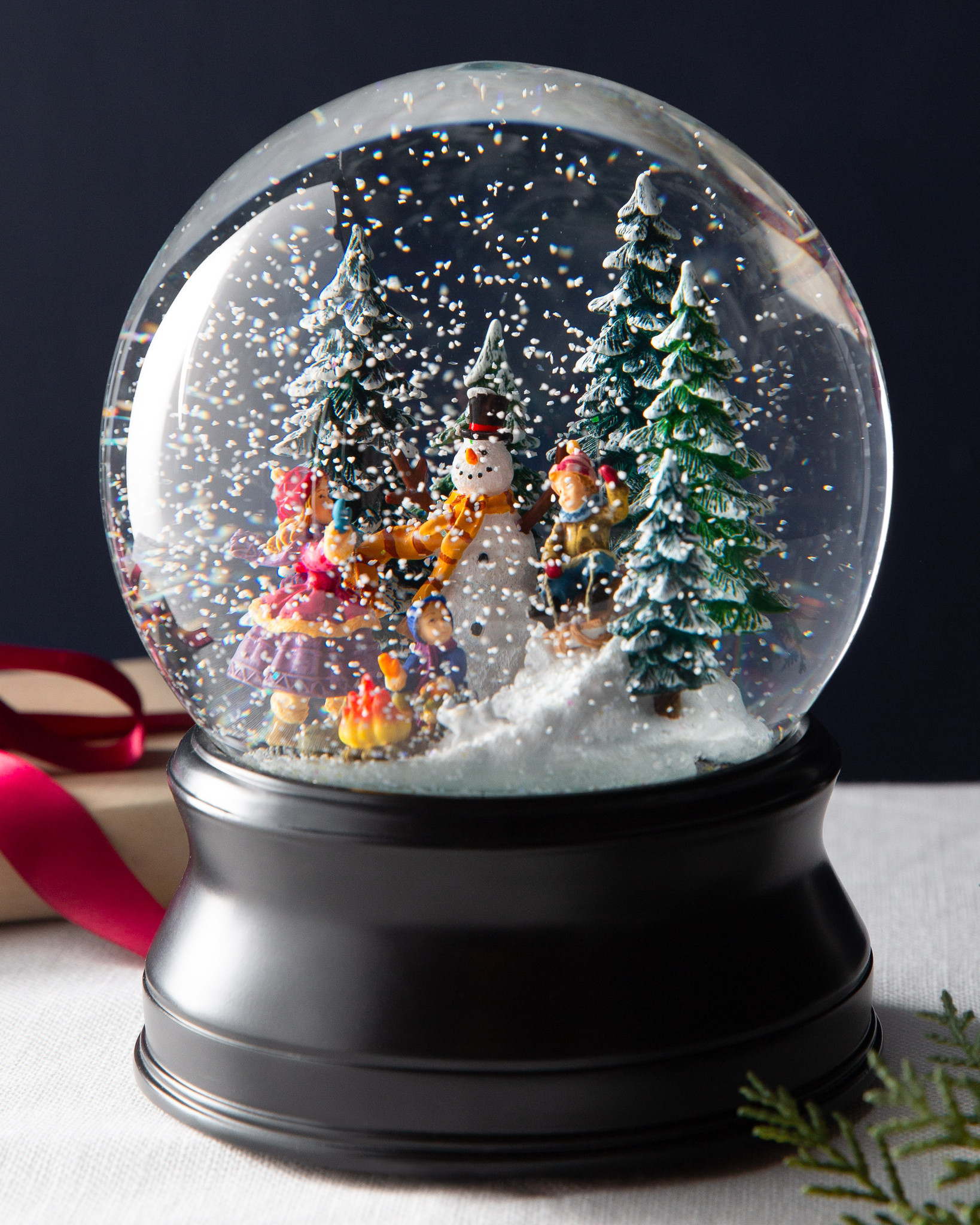 musical xmas snow globe