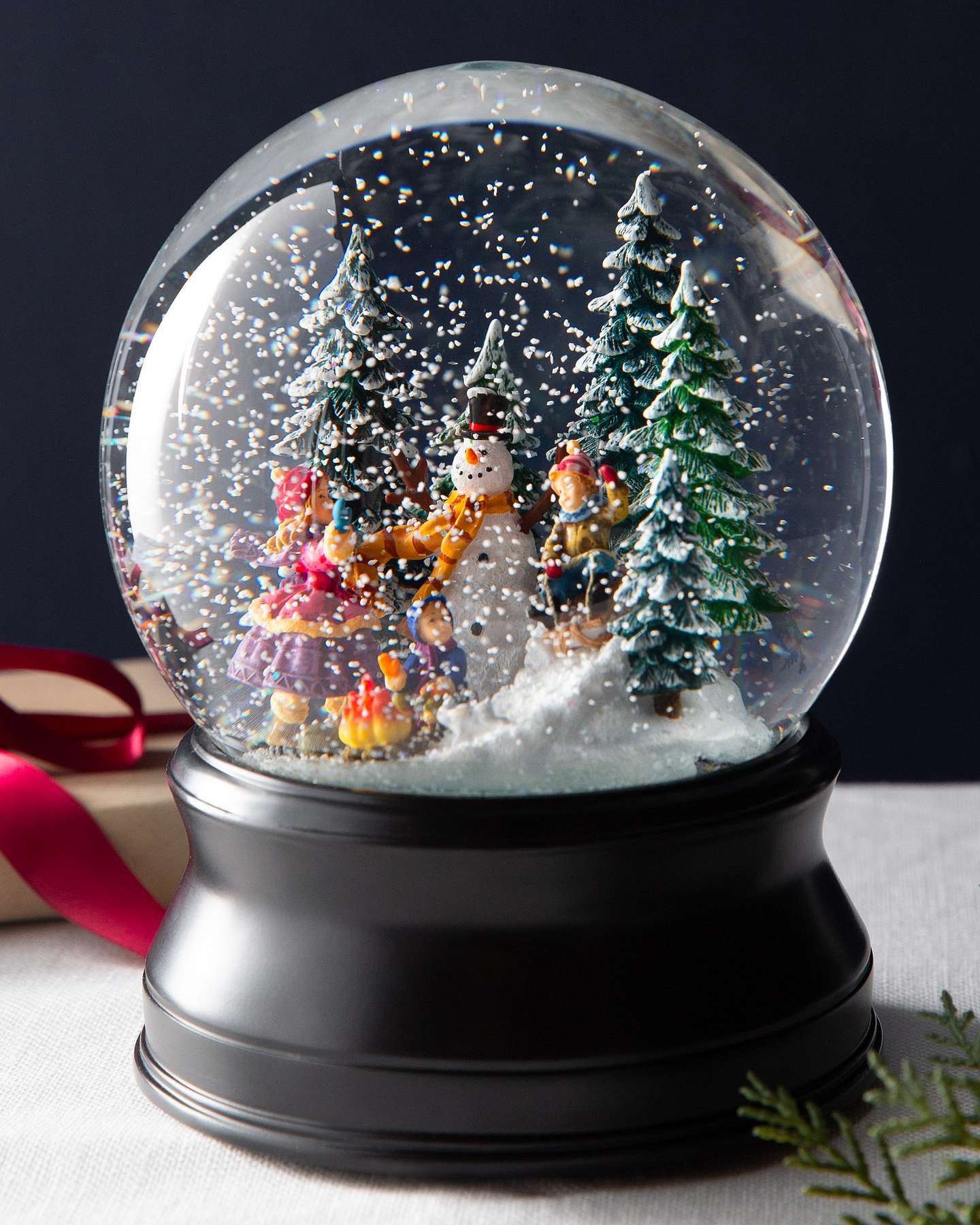 Balsam Hill Village Schneekugel Der Schneemann mit Musik | Display