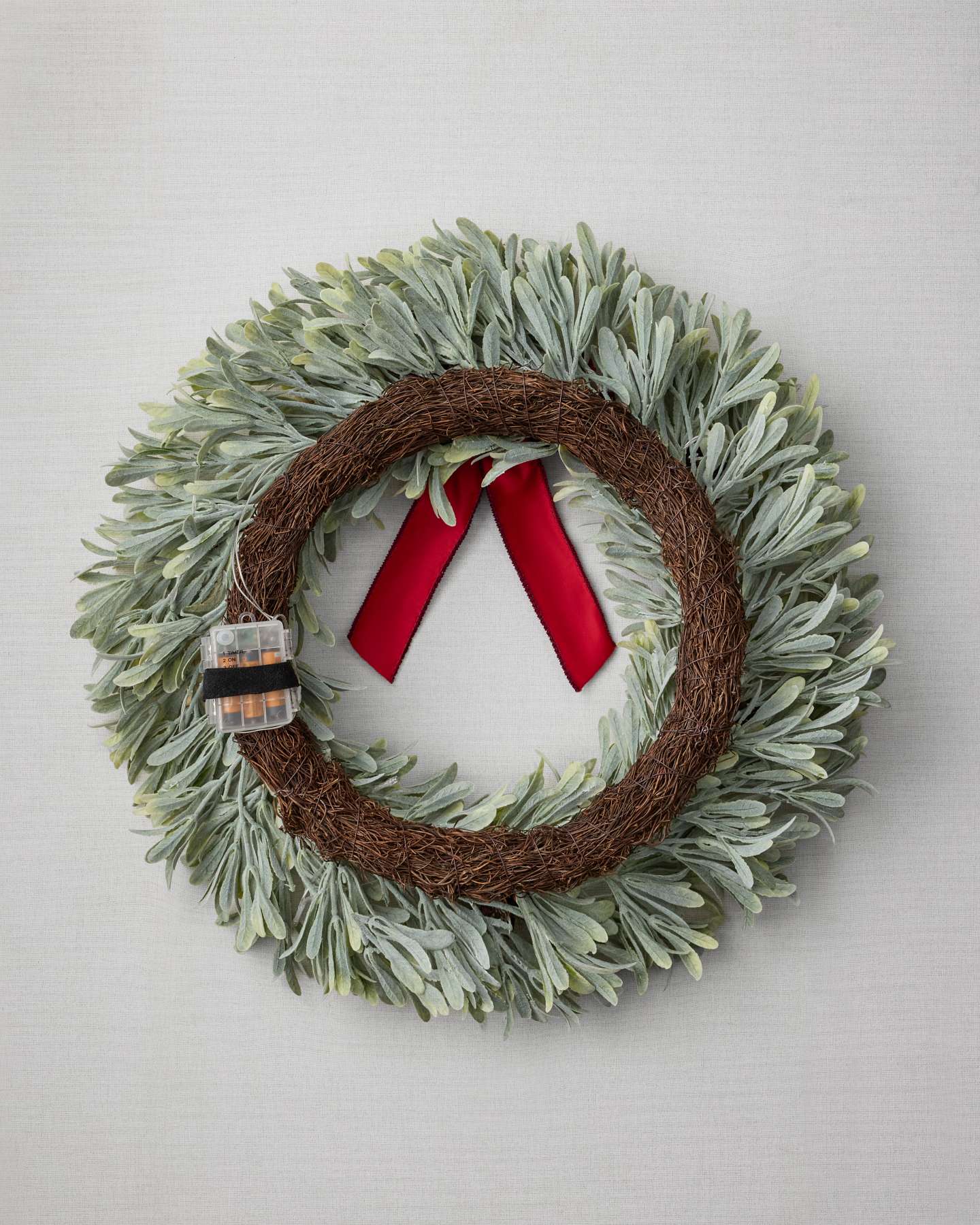26" Winterberry Mistletoe Wreath