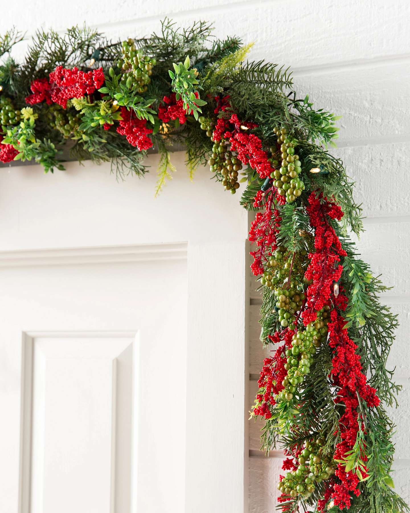 Balsam Hill Outdoor Berry Burst 10-Feet Artificial Christmas Garland LED Display