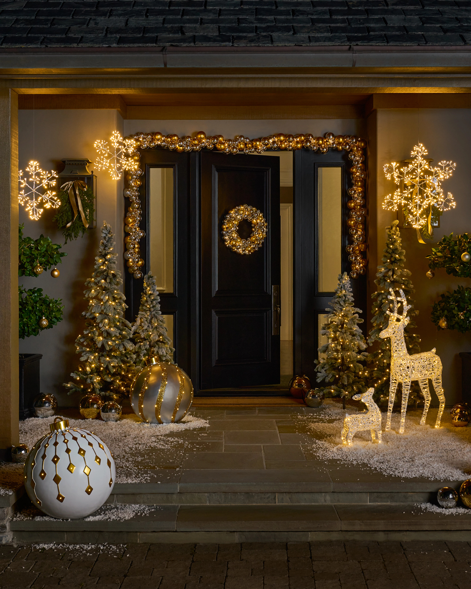 Lit online outdoor garland