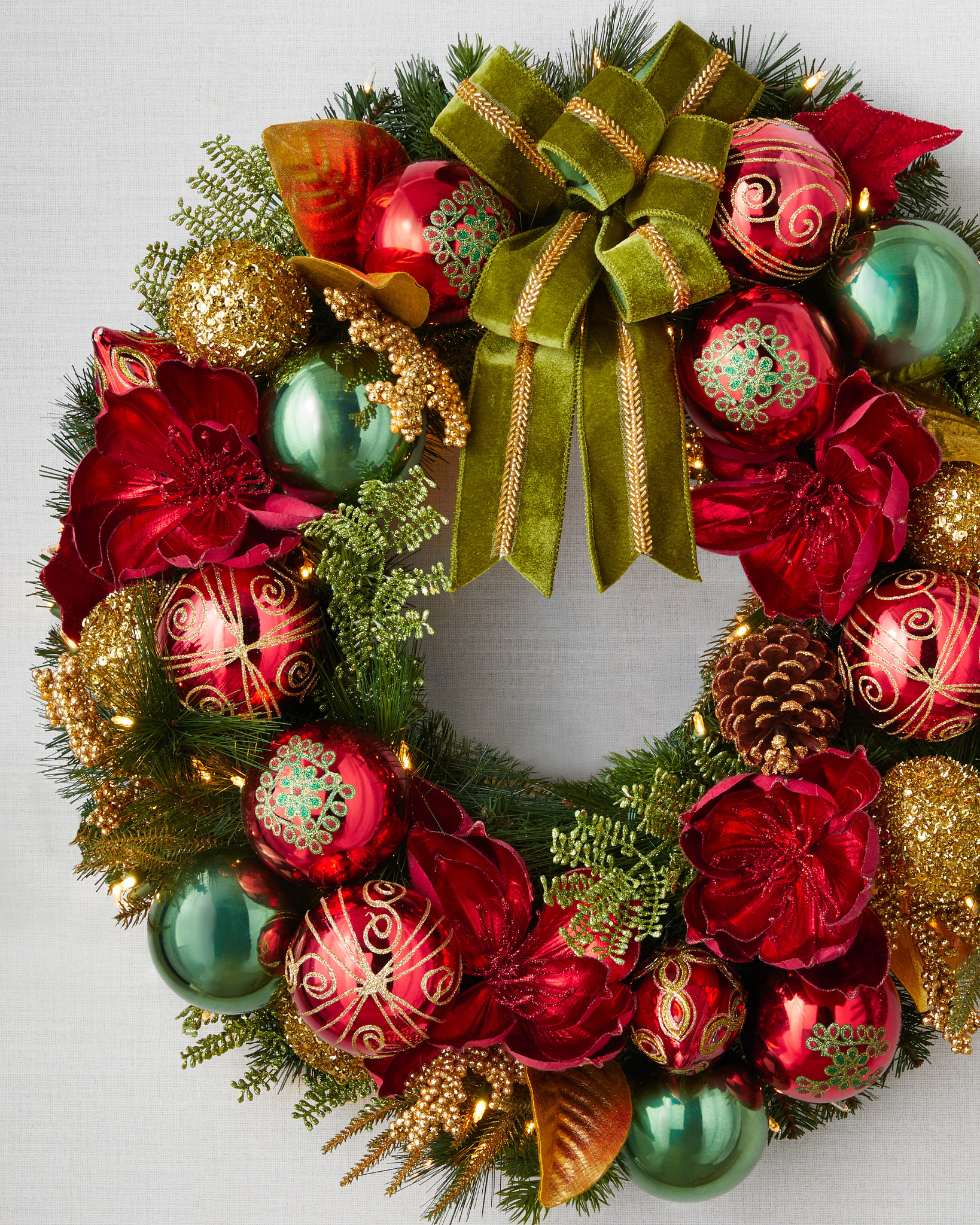 Outdoor Holiday Grandeur Wreath