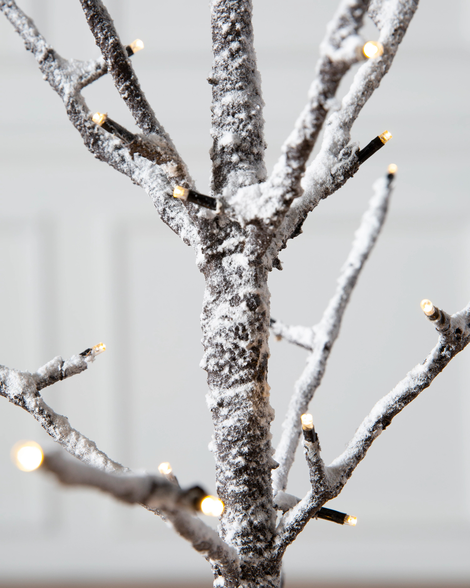 Sapin d'hiver, sapin artificiel en luvi enneigé avec lumière LED, 160 cm