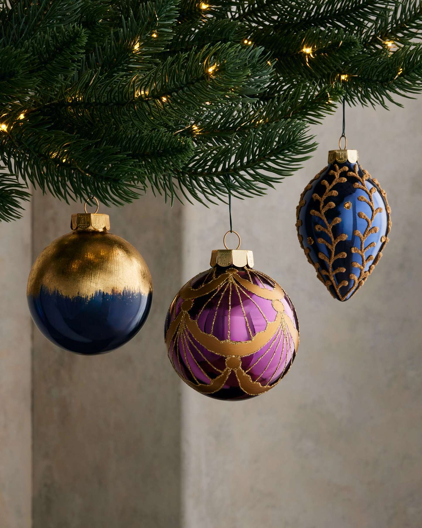 Boules en verre améthyste et saphir Balsam Hill, lot de 18 | Détails