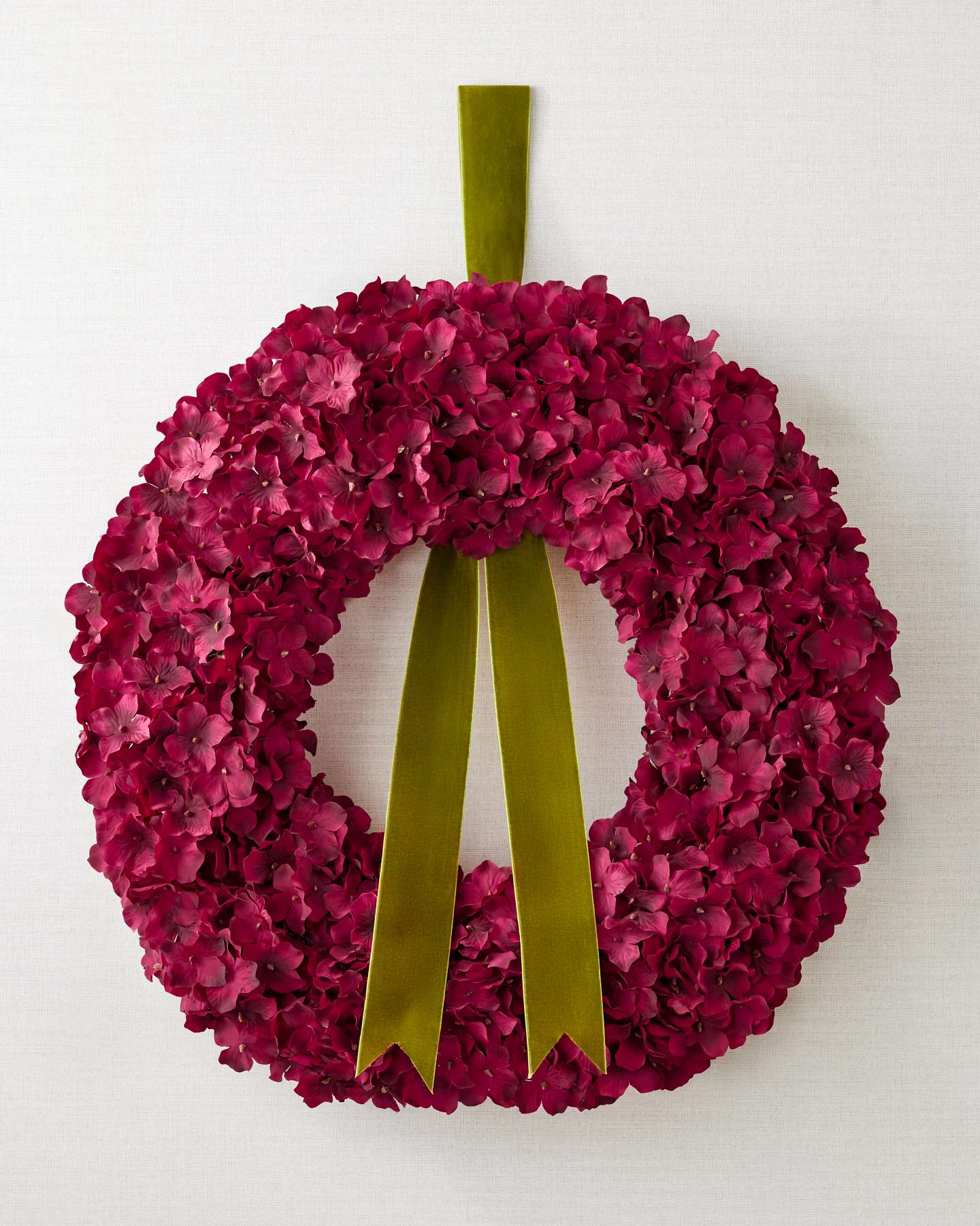 61 cm Red Festive Hydrangea Wreath