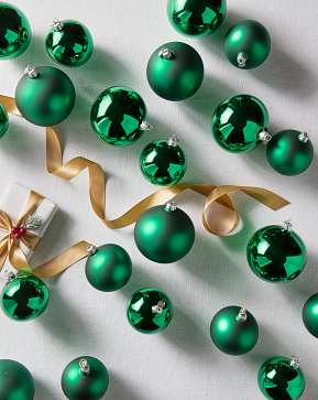 Green BH Essentials Classic Ornament Set Green BH Essentials Classic Ornament Set