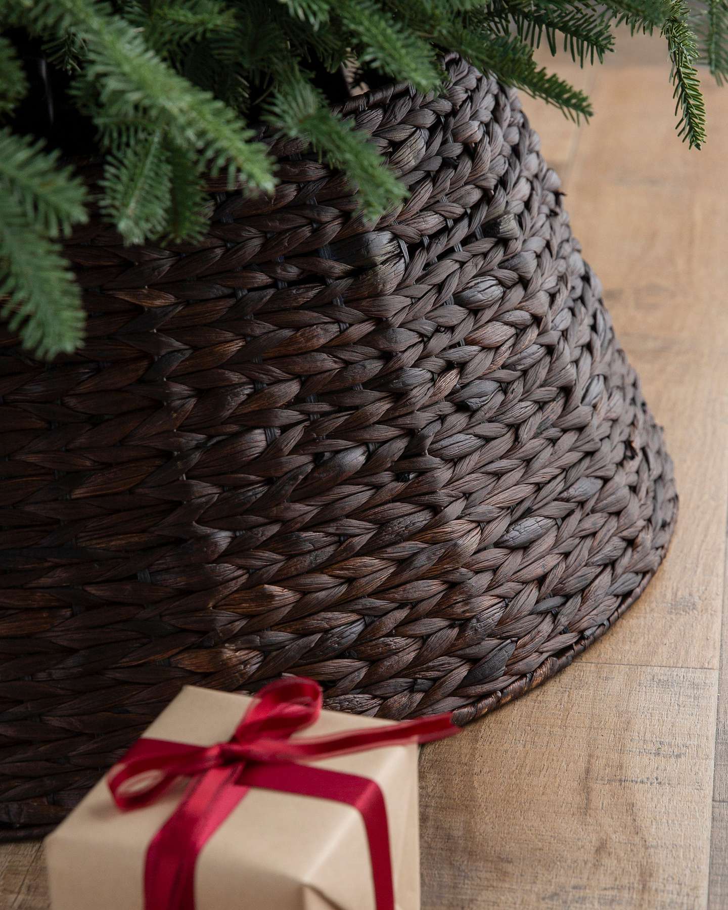 Balsam Hill Small Chestnut Brown Woven Christmas Tree Collar with a Timeless Appeal