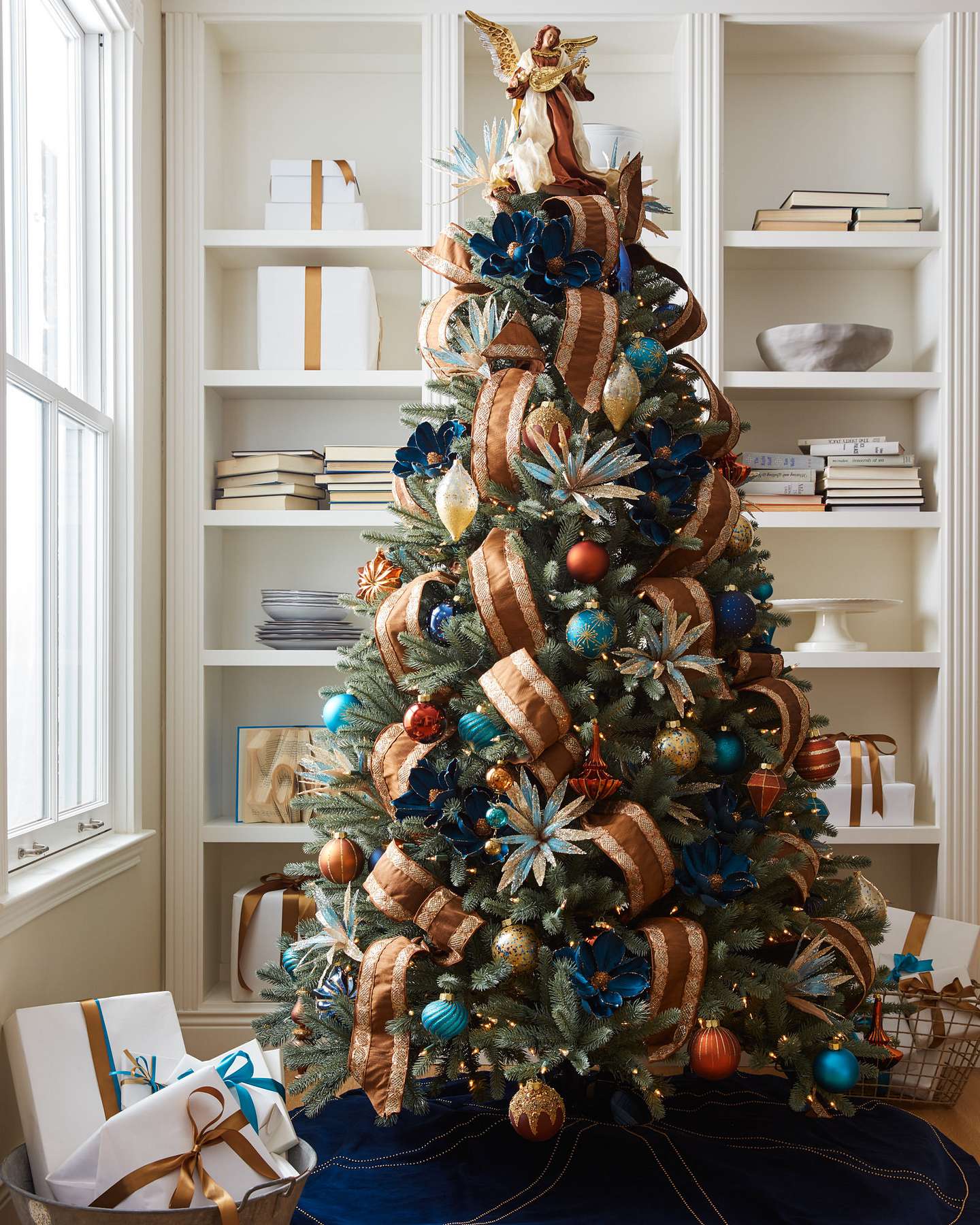 Balsam Hill Georgetown Bauble Set 35-Pieces Cosy Christmas Scene