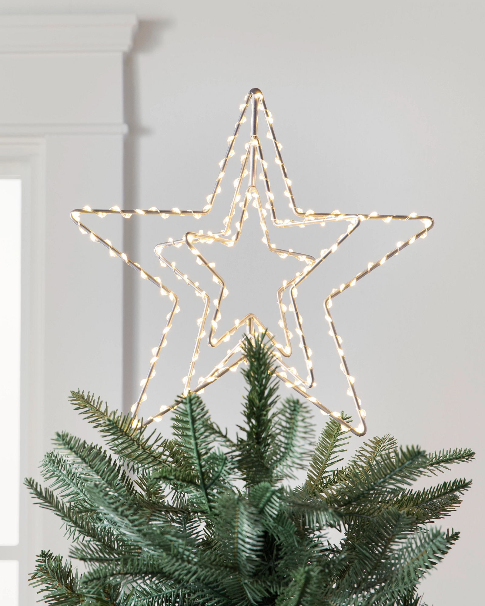 Light up best sale christmas tree toppers