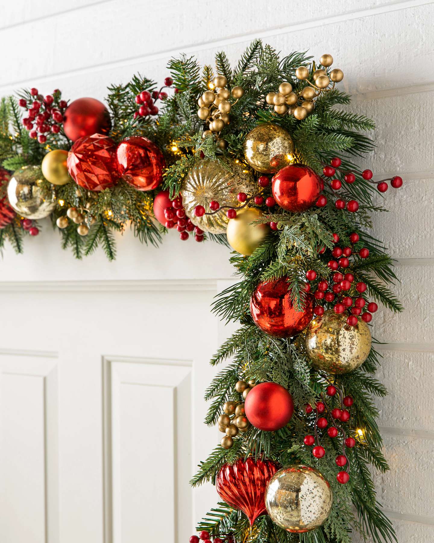 Balsam Hill Outdoor Christmas Charm 10-Foot Artificial Christmas Garland LED Display
