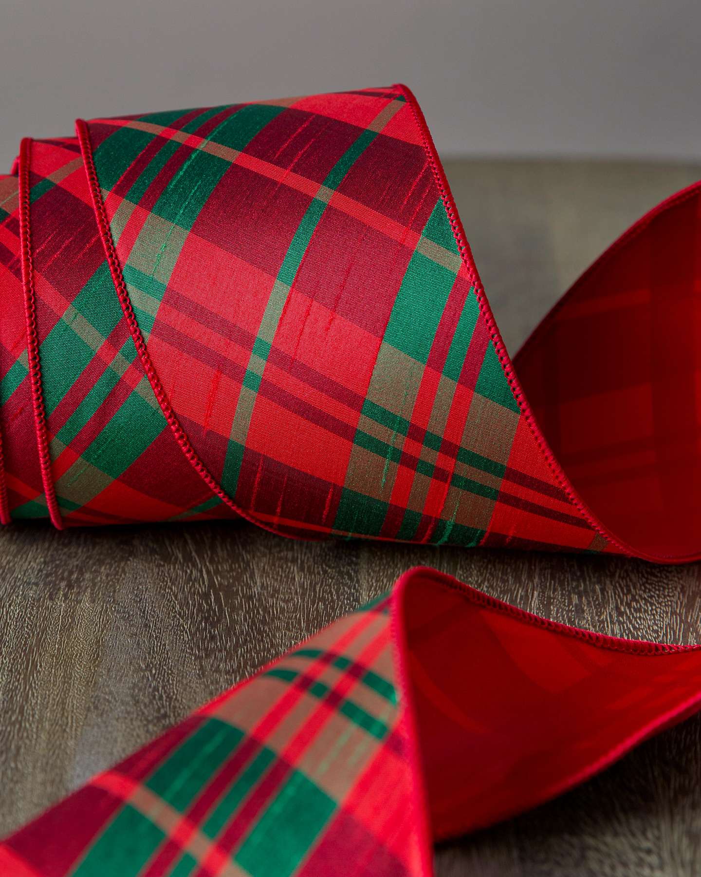 Balsam Hill Red and Green Plaid Pre-Made Wired Ribbon Showcase