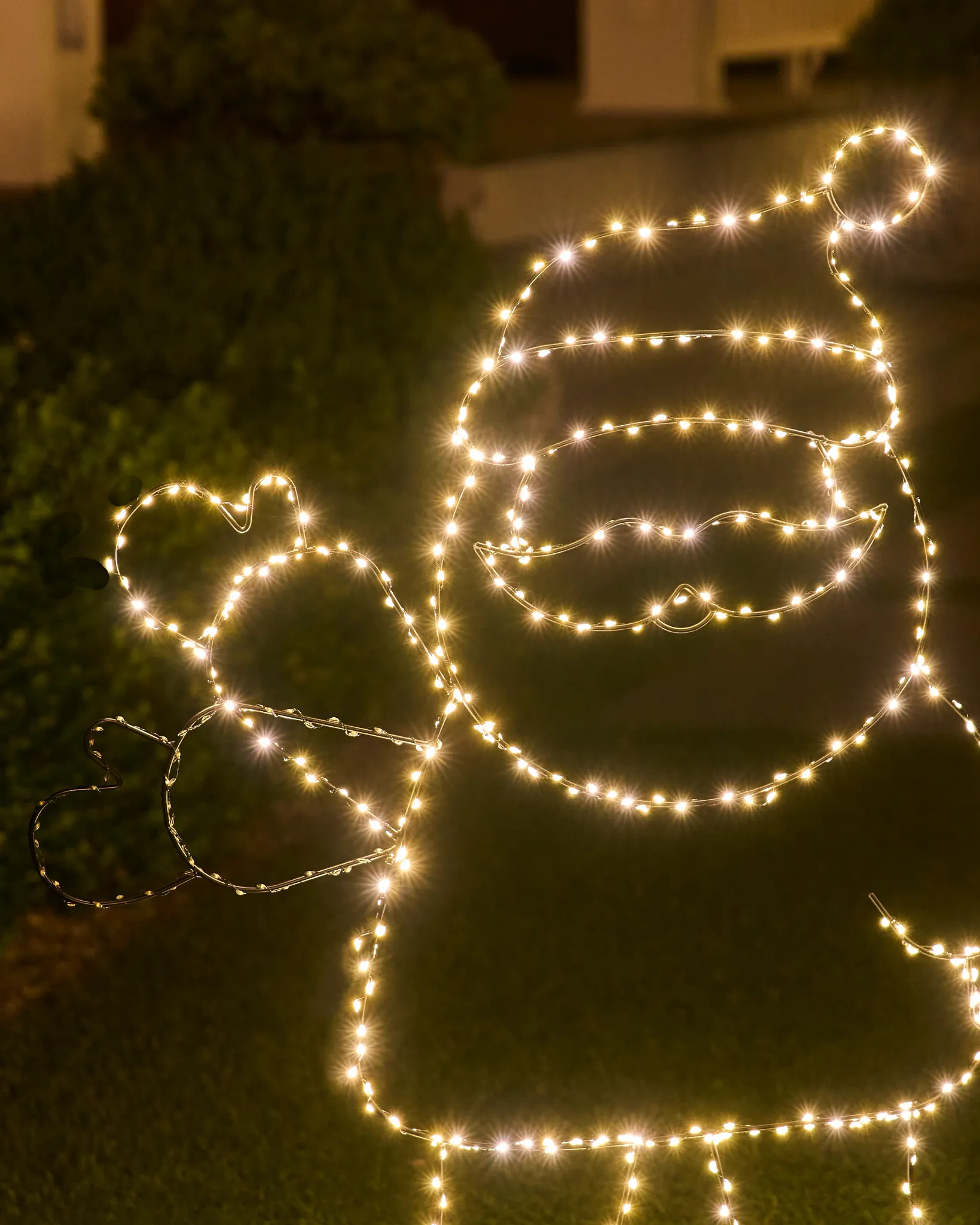 Outdoor Lit Waving Santa