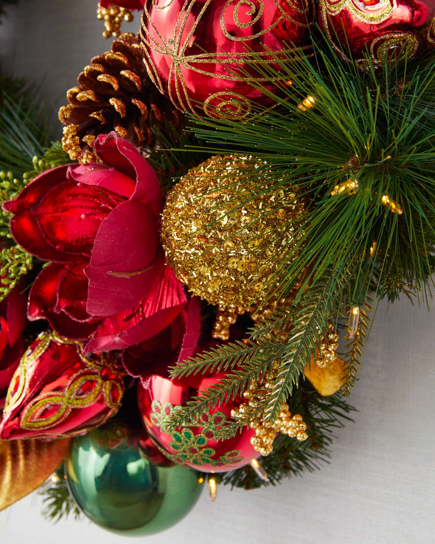 28" Outdoor Holiday Grandeur Wreath