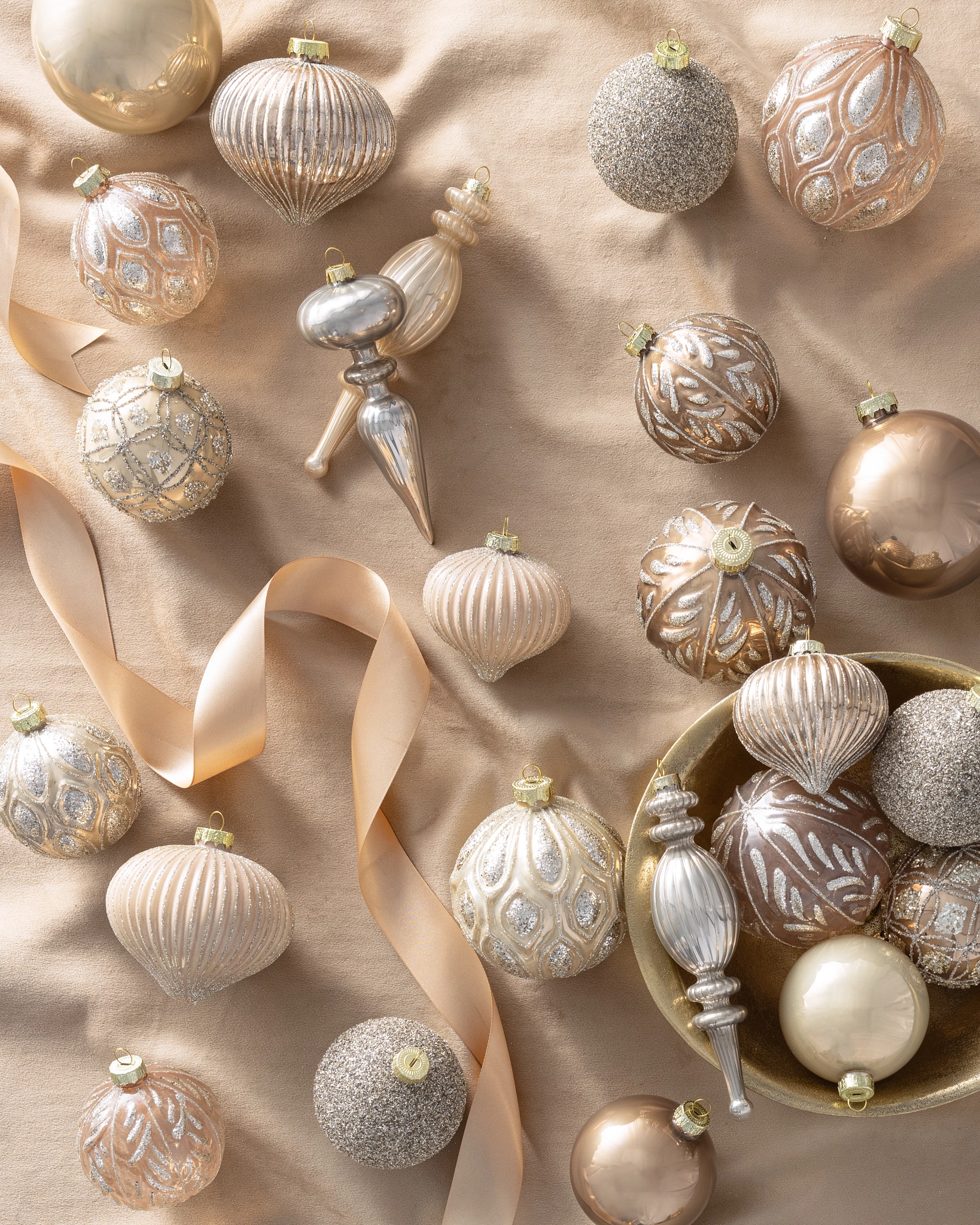 25 Velvet Hanging Ornaments Stocking - Decorator's Warehouse