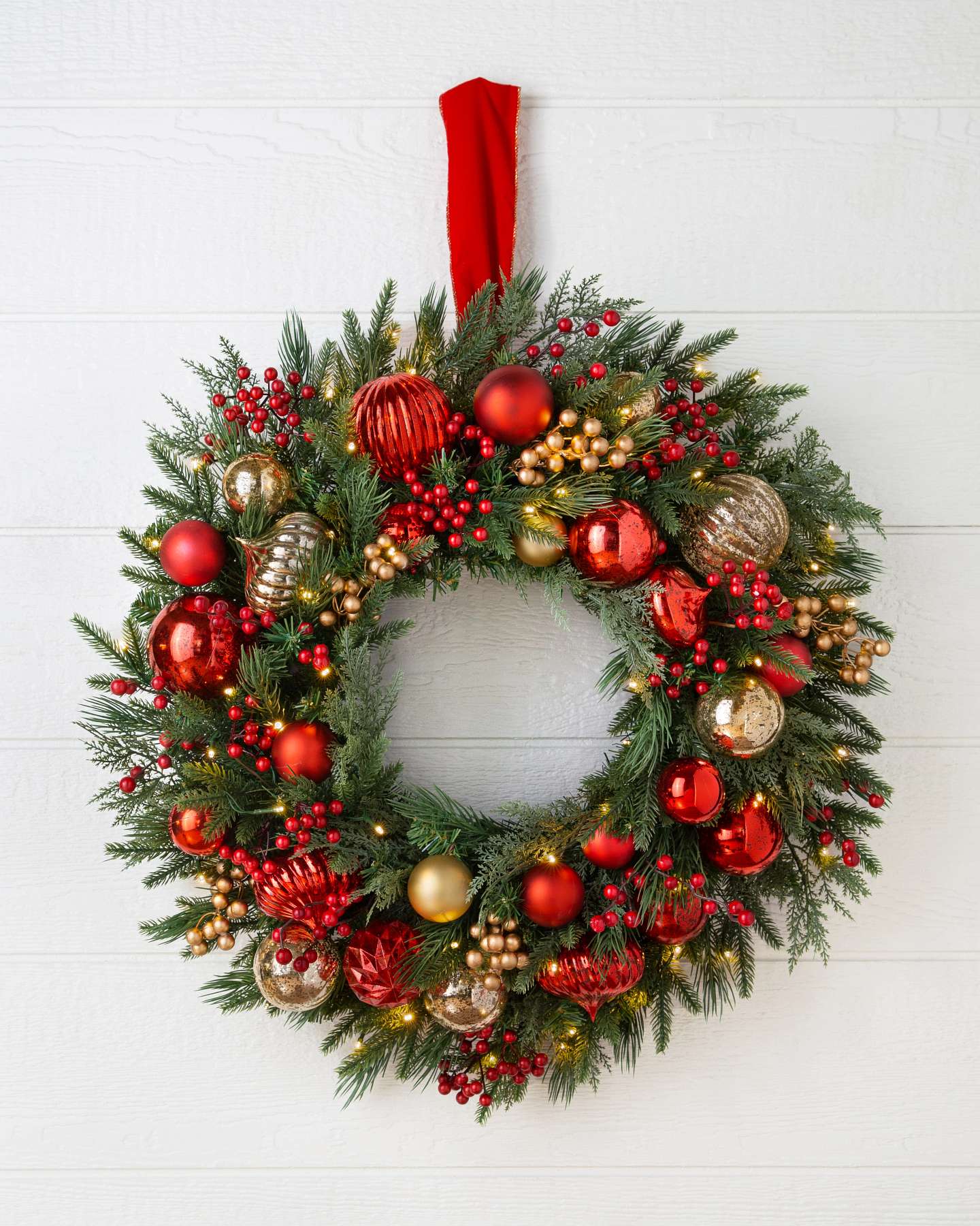 Balsam Hill Outdoor Christmas Charm 28-Inch Artificial Wreath LED Display