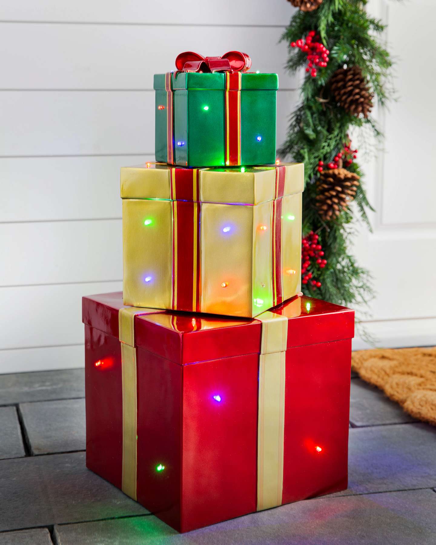 Balsam Hill Stapelbare beleuchtete Weihnachtsgeschenke für den Außenbereich | Vitrine