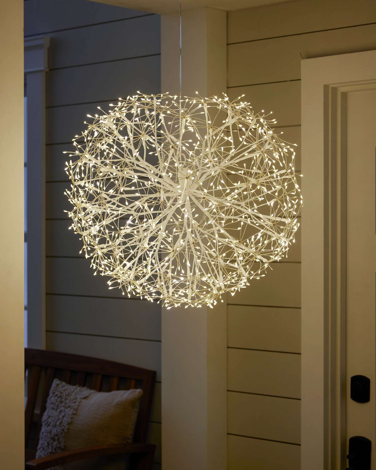 Balsam Hill 24-Inch White Outdoor Cluster Fairy Starburst LED Lights Outdoor Display