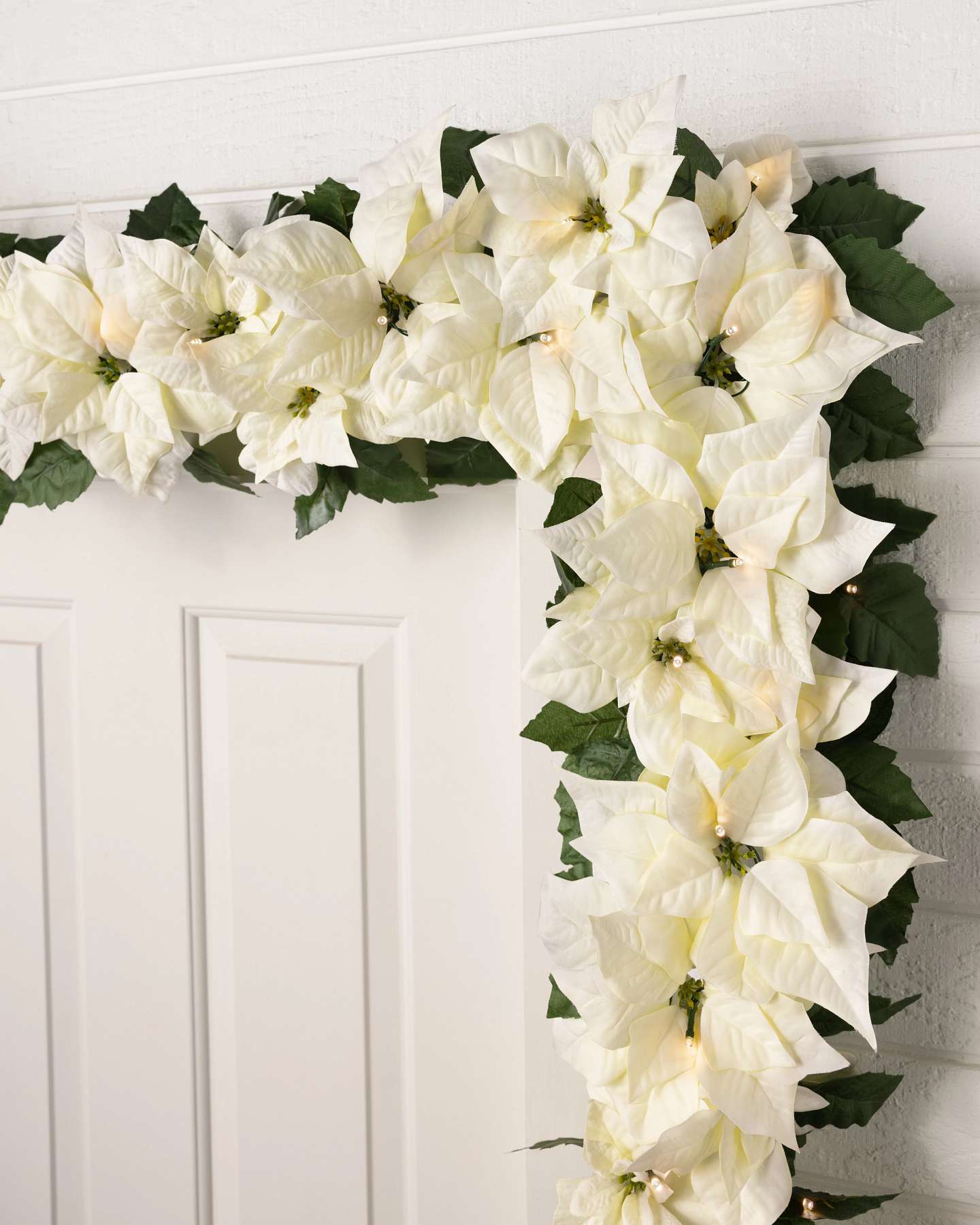 Balsam Hill Ivory Outdoor Lit Poinsettia Celebration Artificial Christmas Garland Special Feature Display