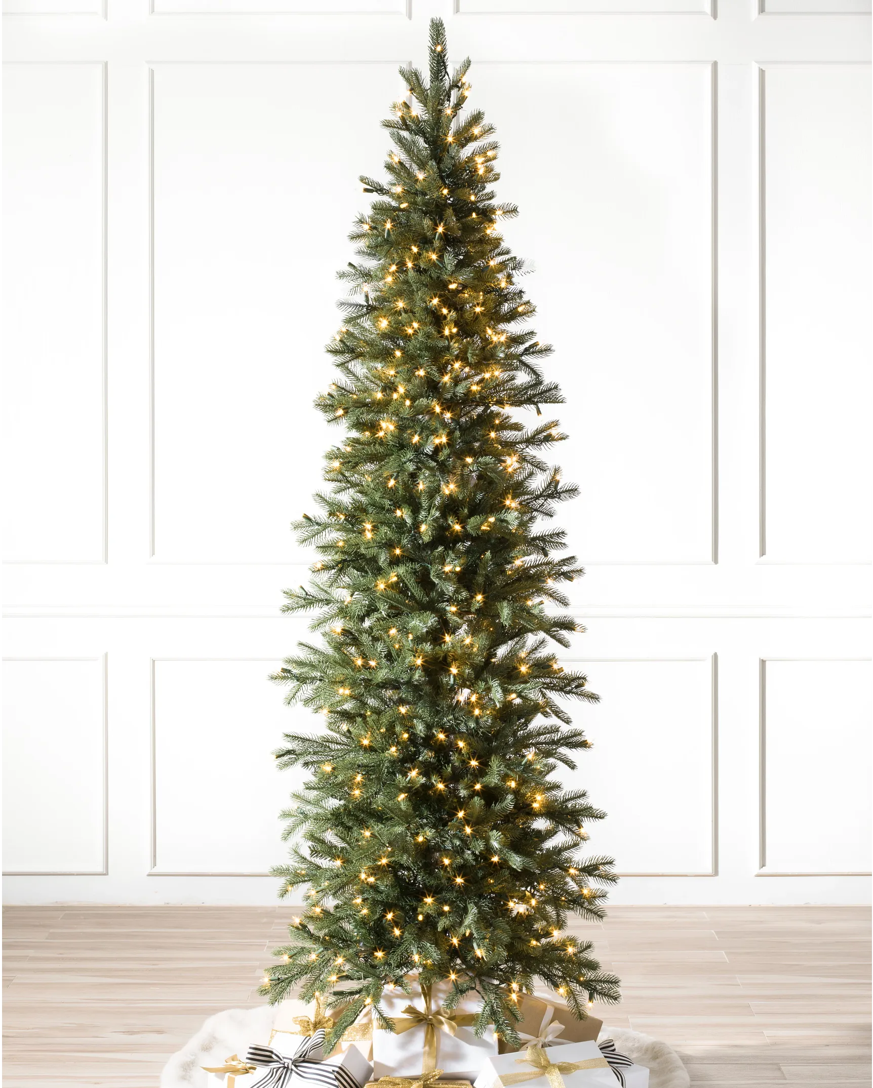 7.5' Pre-Lit Medium Frasier Fir Artificial Christmas Tree, Clear