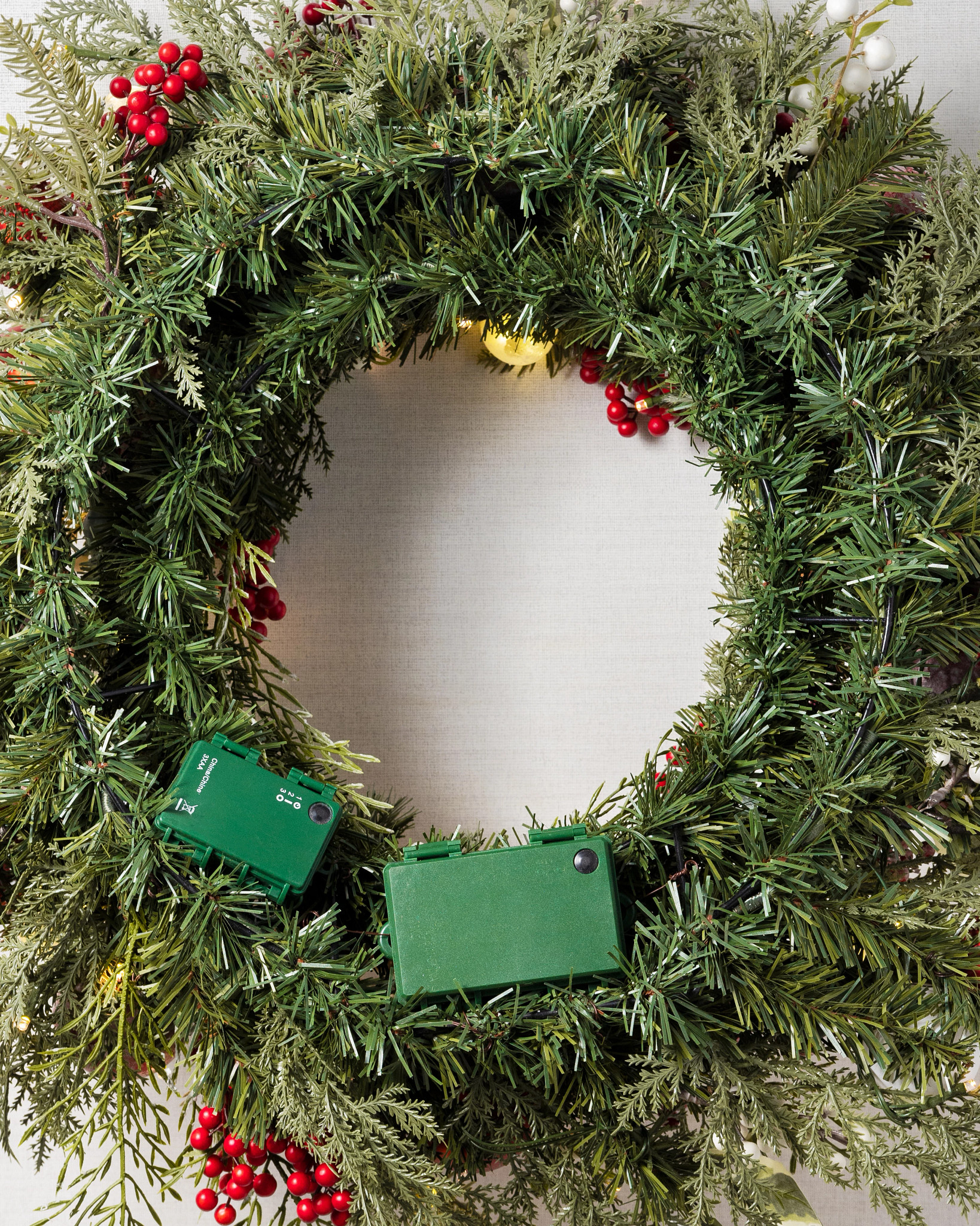 Outdoor Lit Nordic Splendor Artificial Christmas Wreath | Balsam Hill