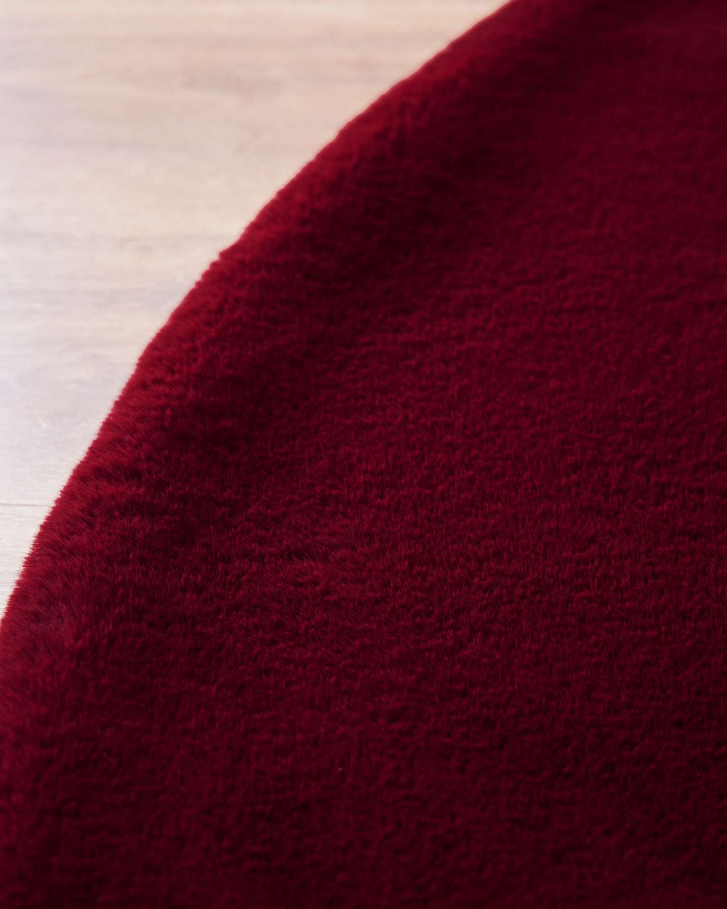 60" Burgundy Lodge Faux Fur Tree Skirt