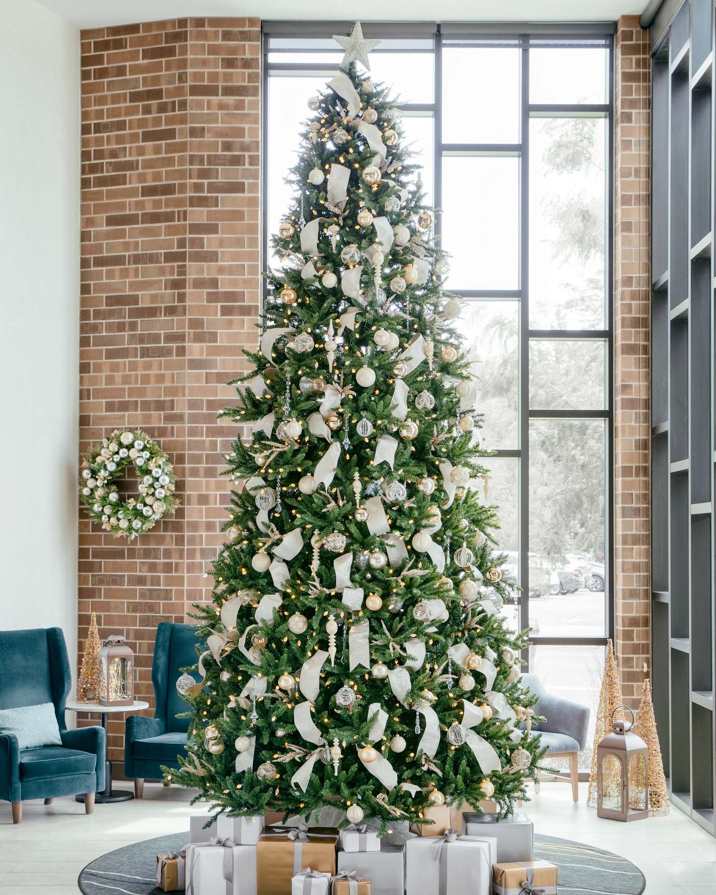 Balsam Hill Rockefeller Pine Artificial Christmas Tree LED Clear Showcase