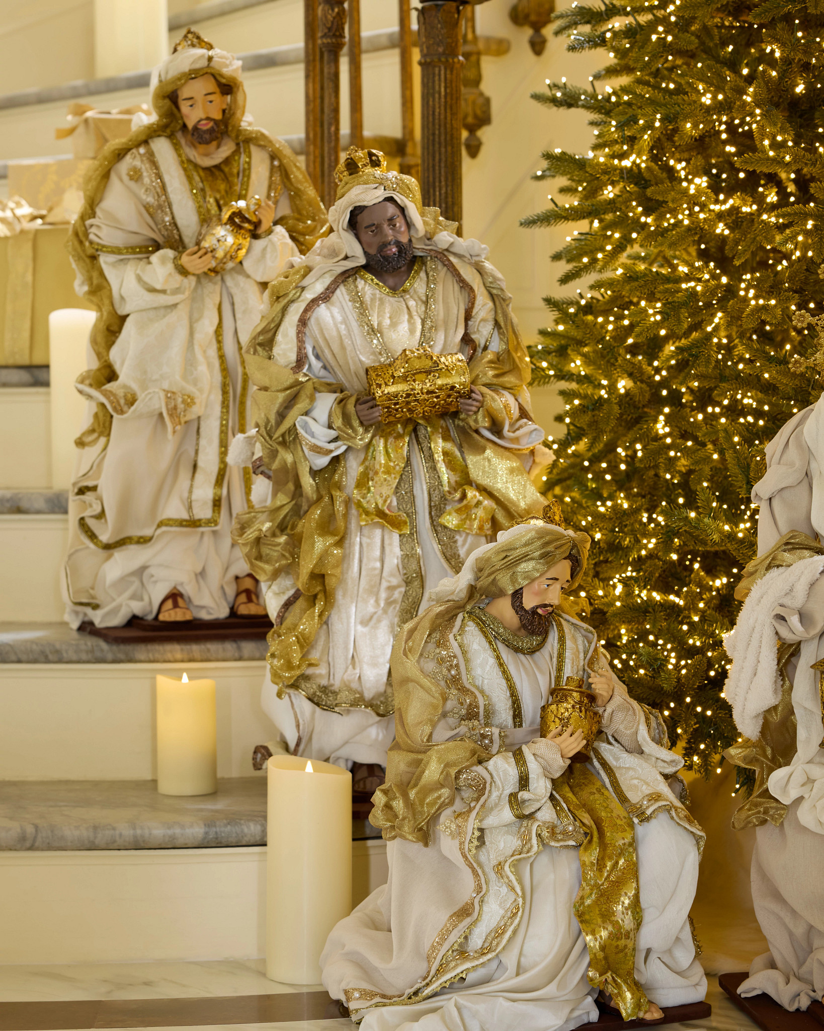 ゴールドクリスマス人形 3体セット Gold Holy Night Nativity Set | Balsam Hill