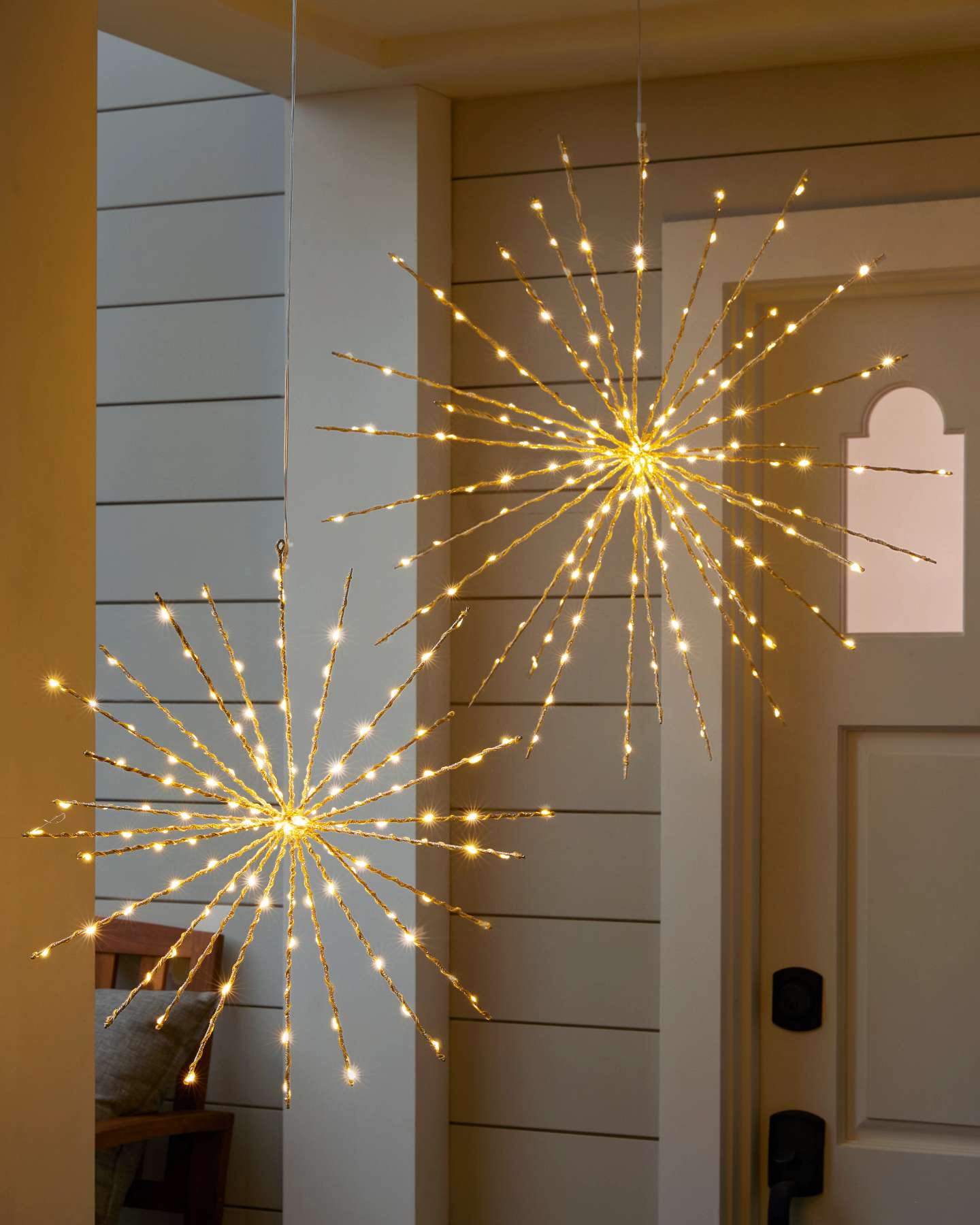 Balsam Hill Champagne Outdoor Starburst Twinkle Lights Set of 2 Outdoor Display