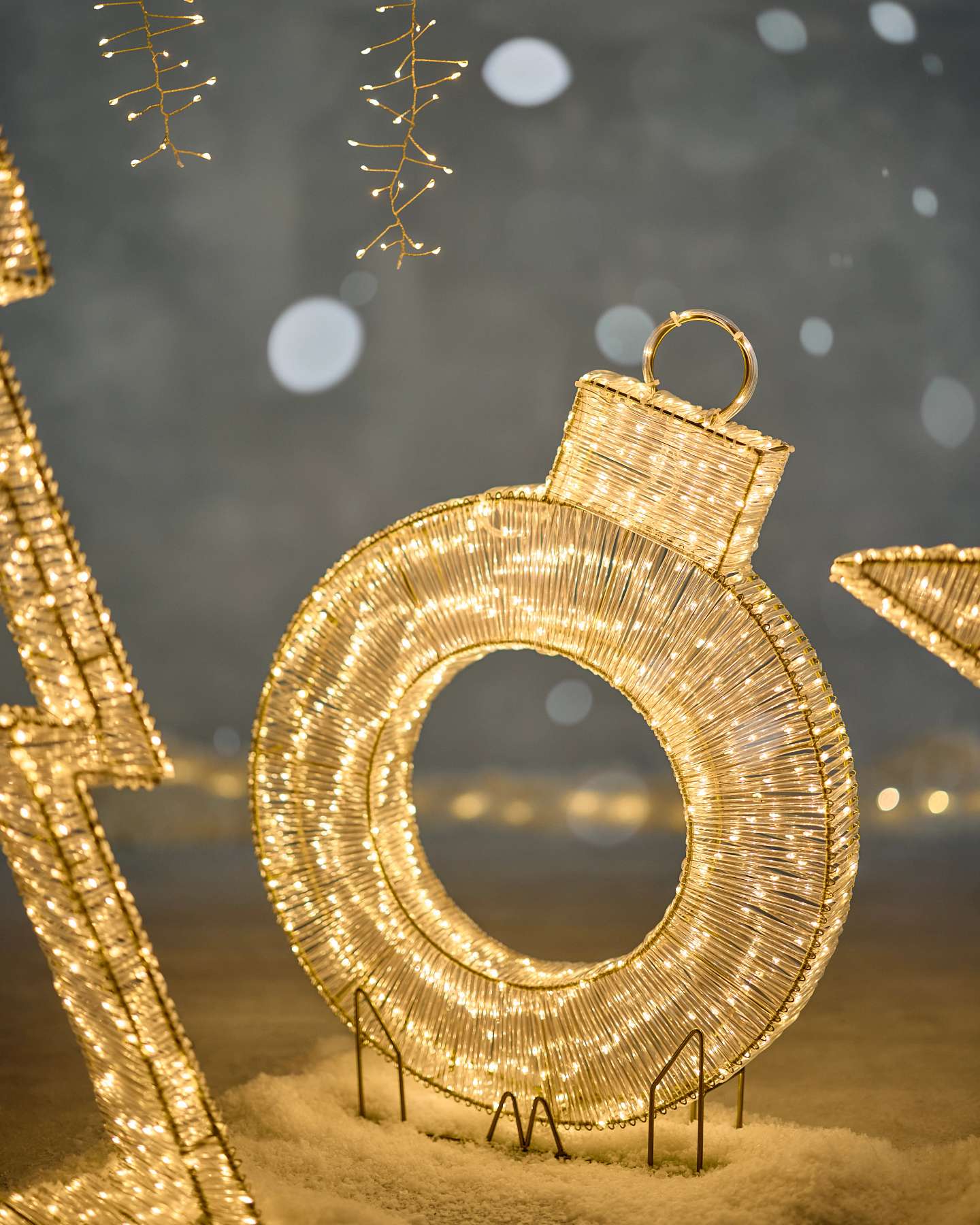 20" Twinkling Ornament Silhouette